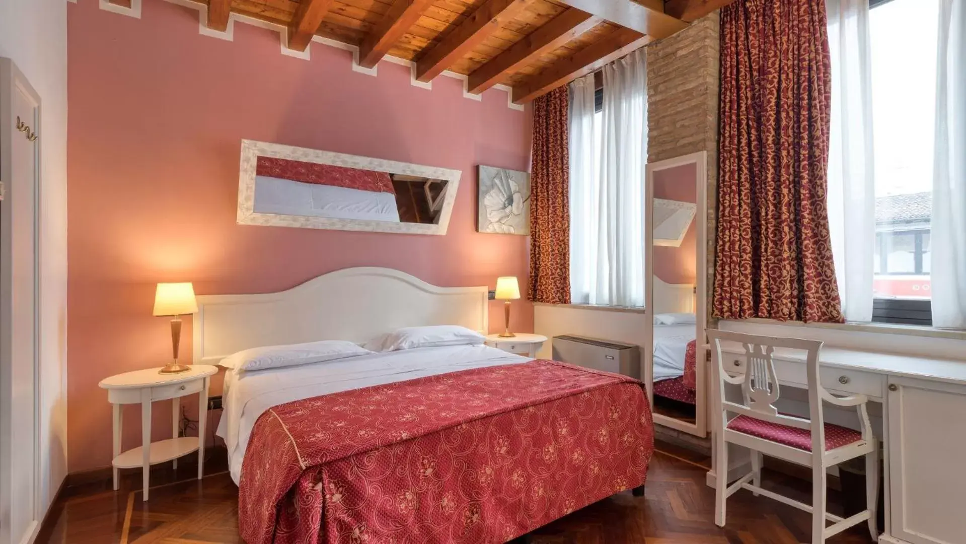 Photo of the whole room, Bed in Primotel Brescia