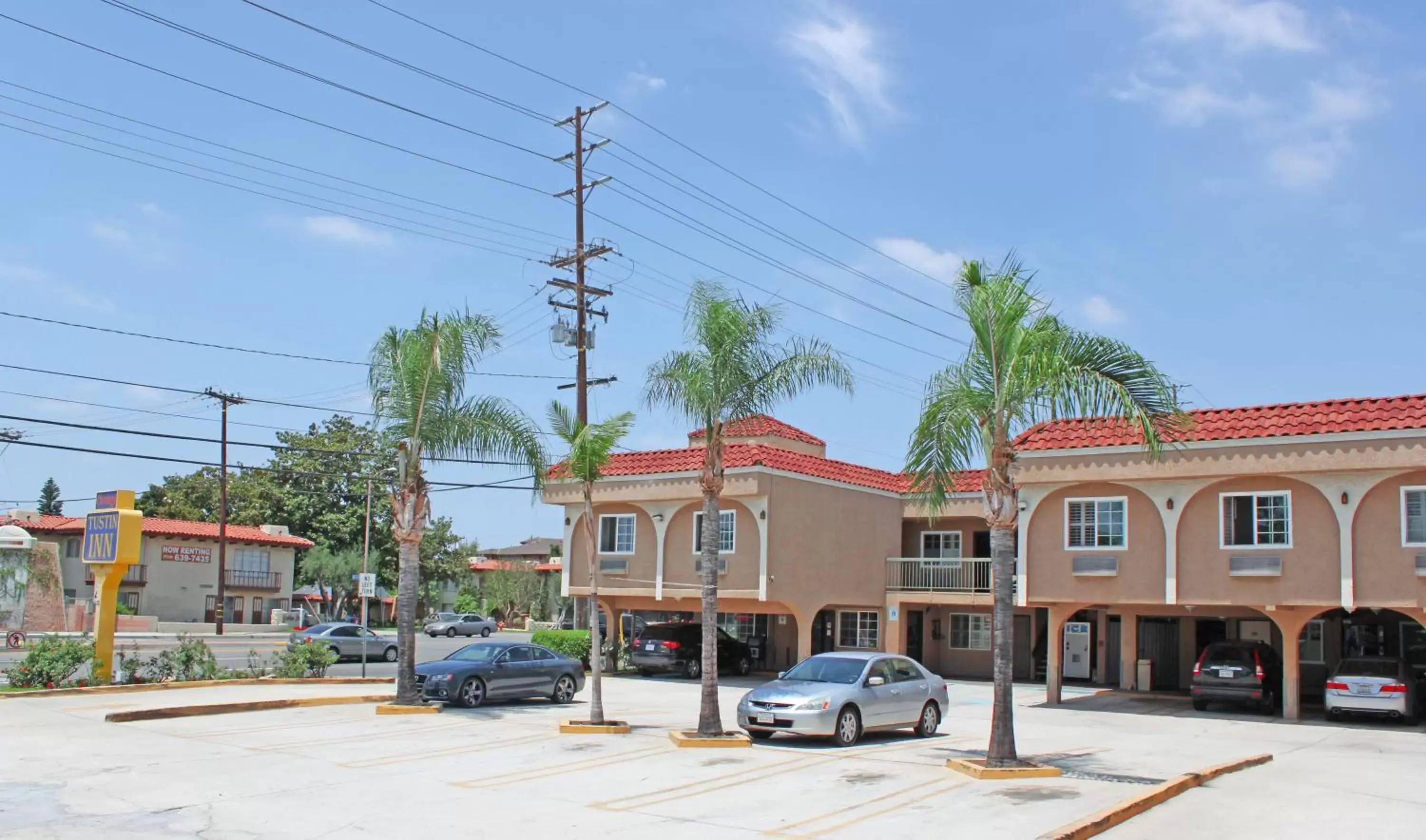 Property Building in Orange Tustin Inn in Orange