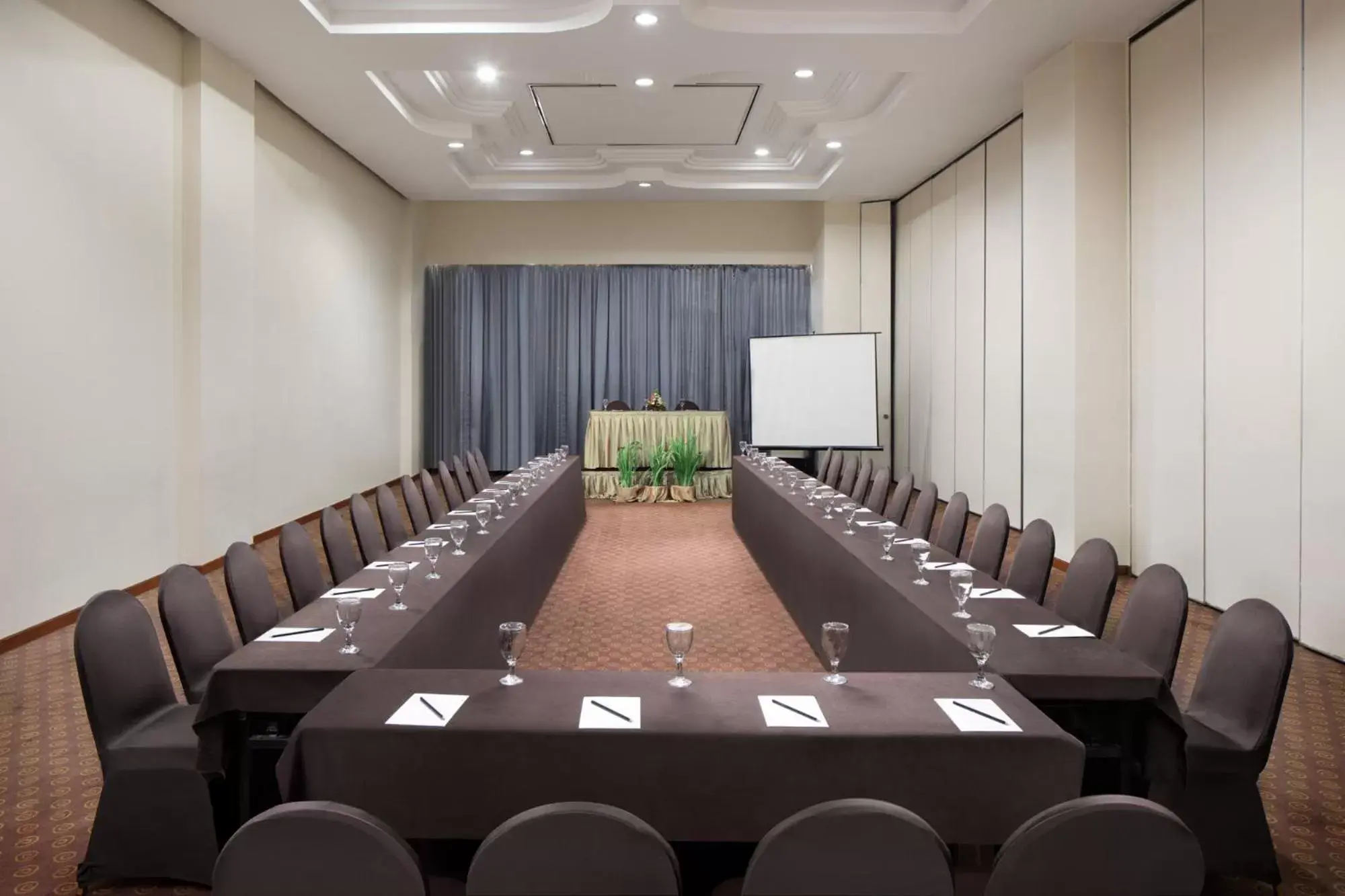 Meeting/conference room in Aryaduta Manado