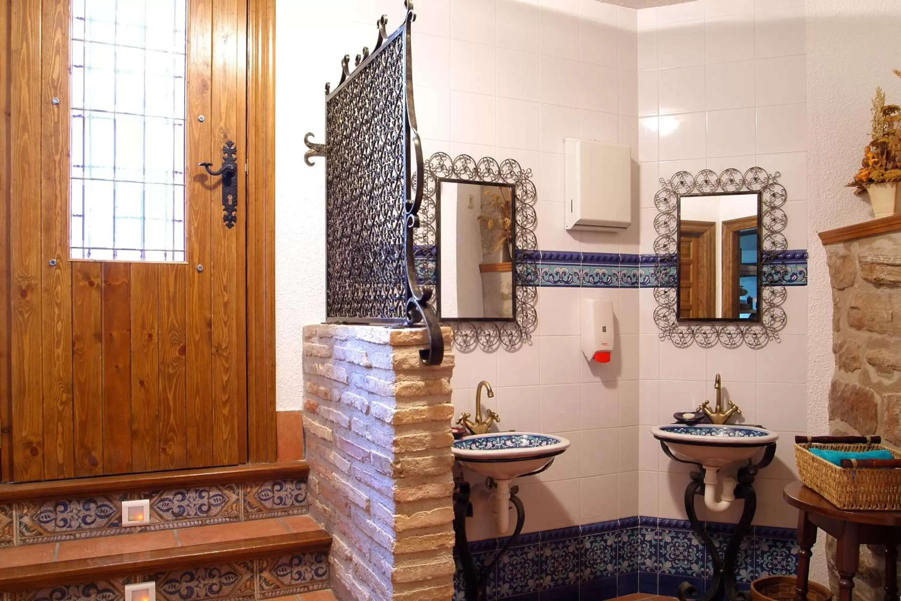 Day, Bathroom in Hotel Merindad de Olite