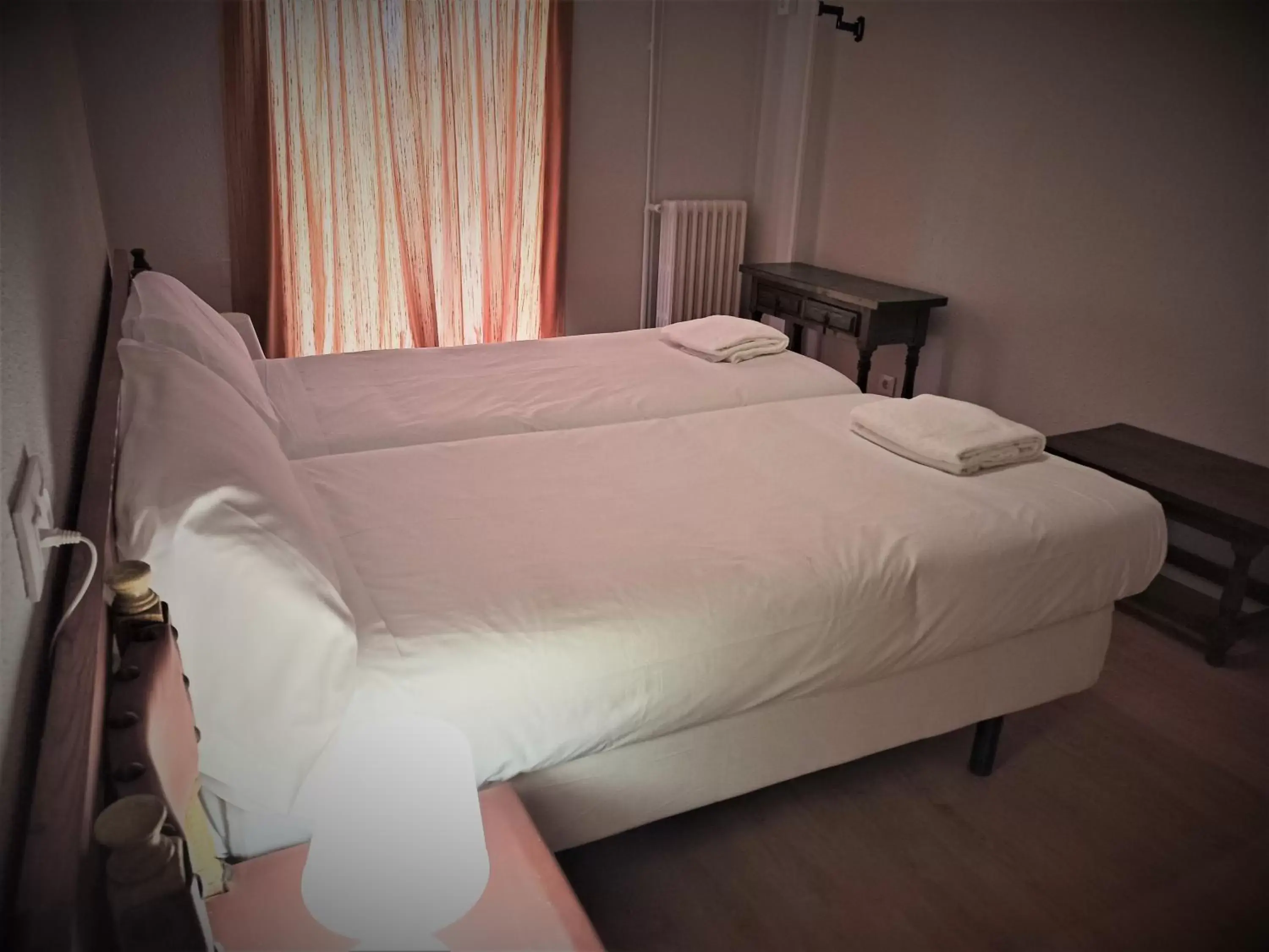 Photo of the whole room, Bed in Hotel del Trueno