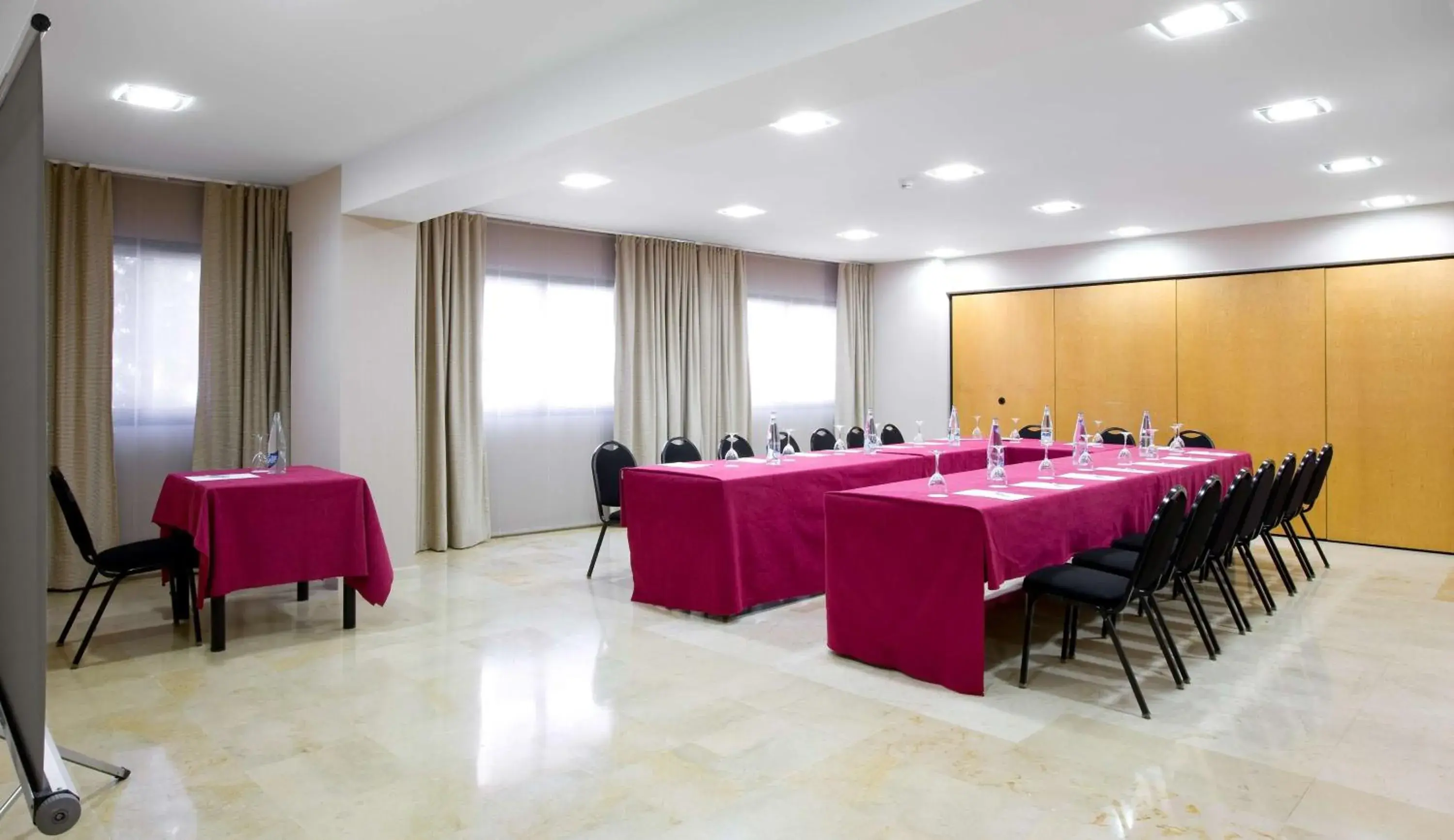 Meeting/conference room in NH Ciudad De Valencia