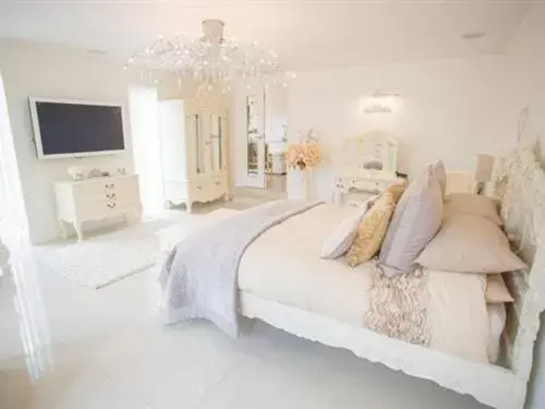 Bedroom, Bed in Queen Bee & B Bedroom, Bed in Queen Bee & B