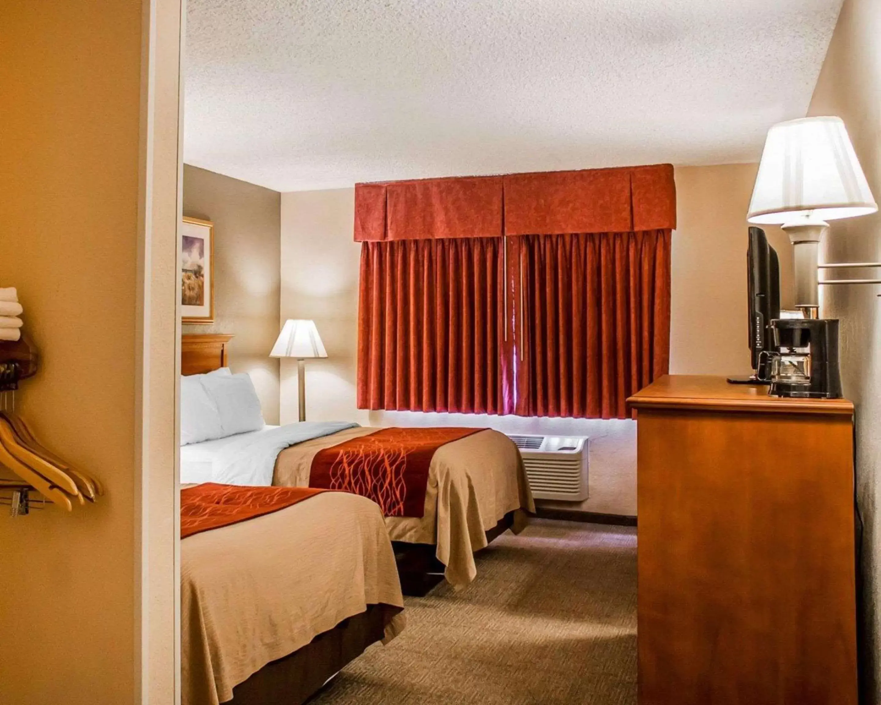 Photo of the whole room, Bed in Rodeway Inn Huron