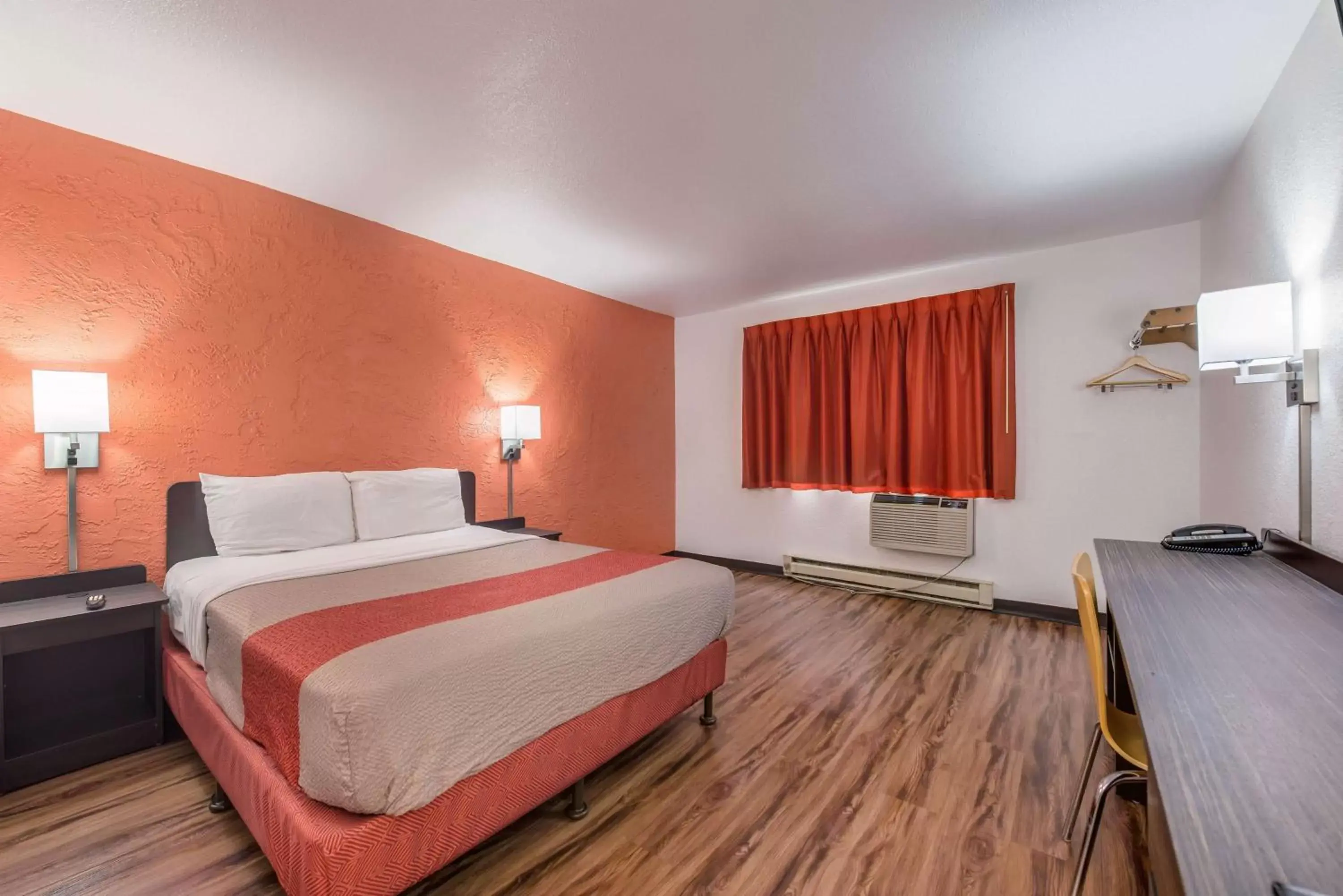 Bedroom, Bed in Motel 6-Saint Paul, MN - I-94