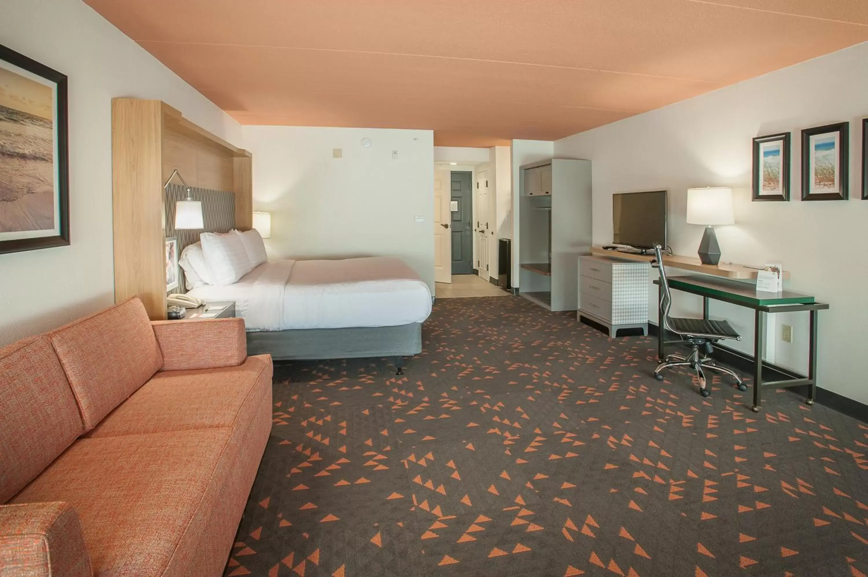 Photo of the whole room, Seating Area in Holiday Inn Pensacola - University Area, an IHG Hotel