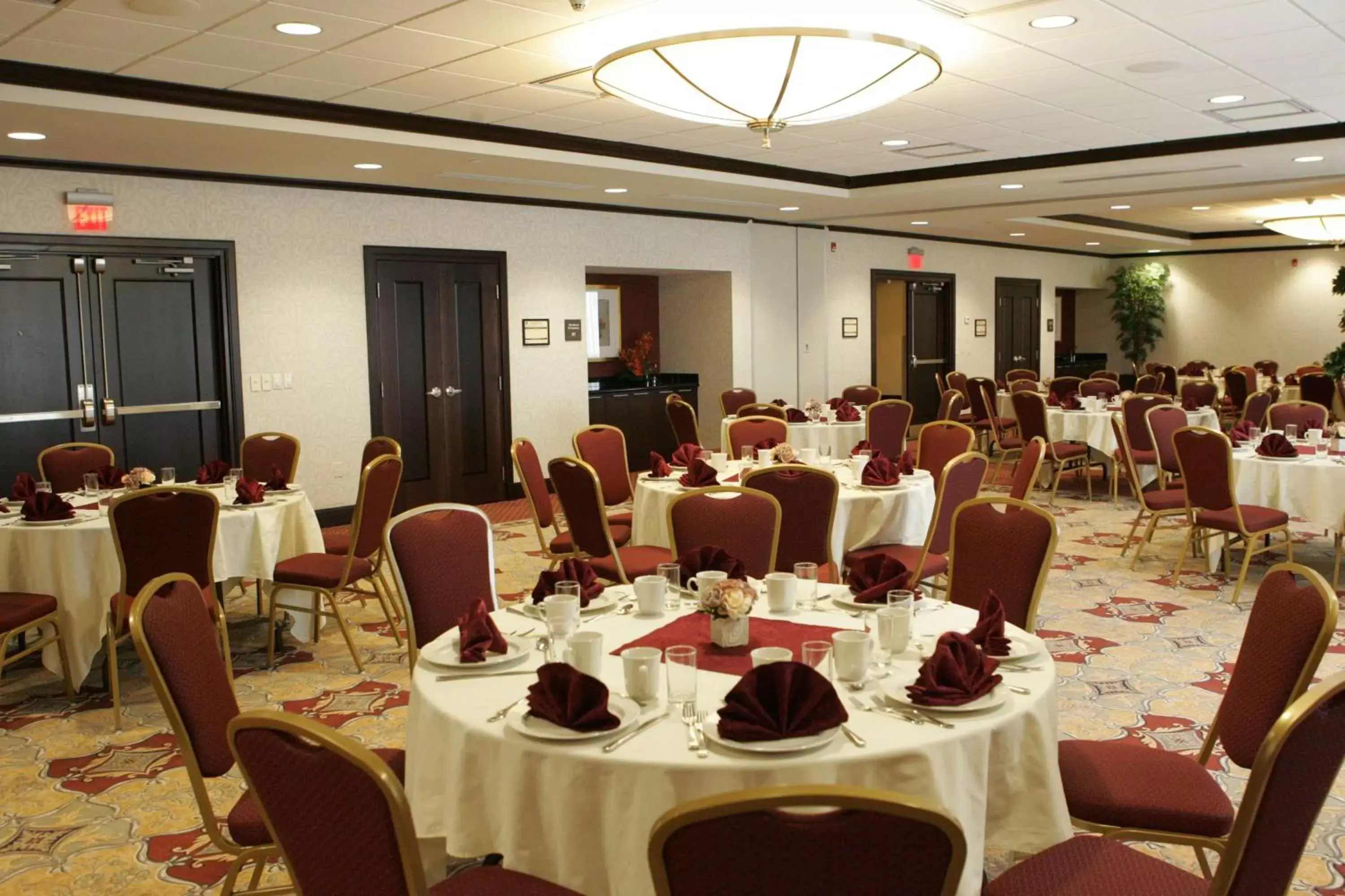 Meeting/conference room, Restaurant/Places to Eat in Hampton Inn by Hilton Toronto Airport Corporate Centre