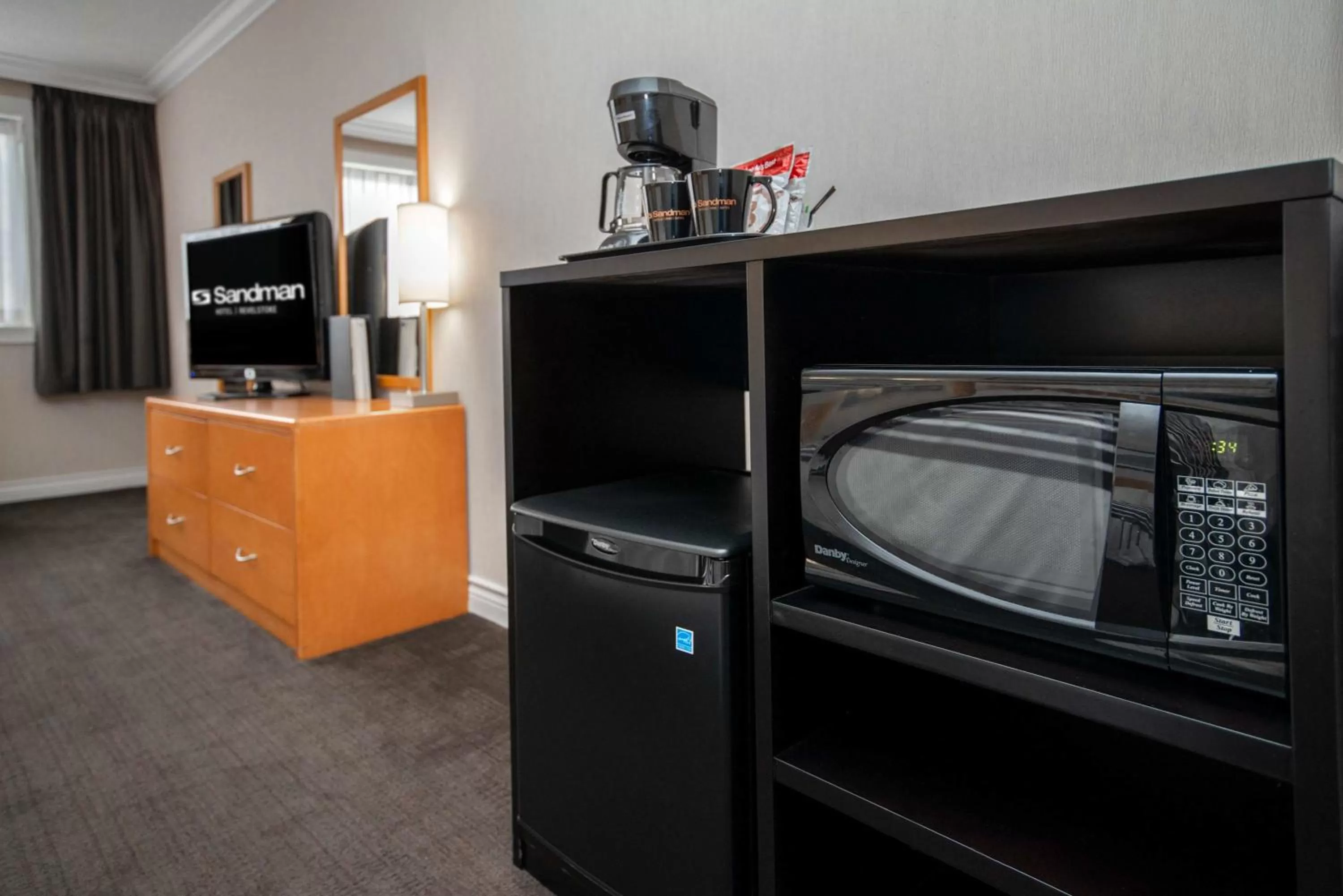 Photo of the whole room in Sandman Hotel Revelstoke