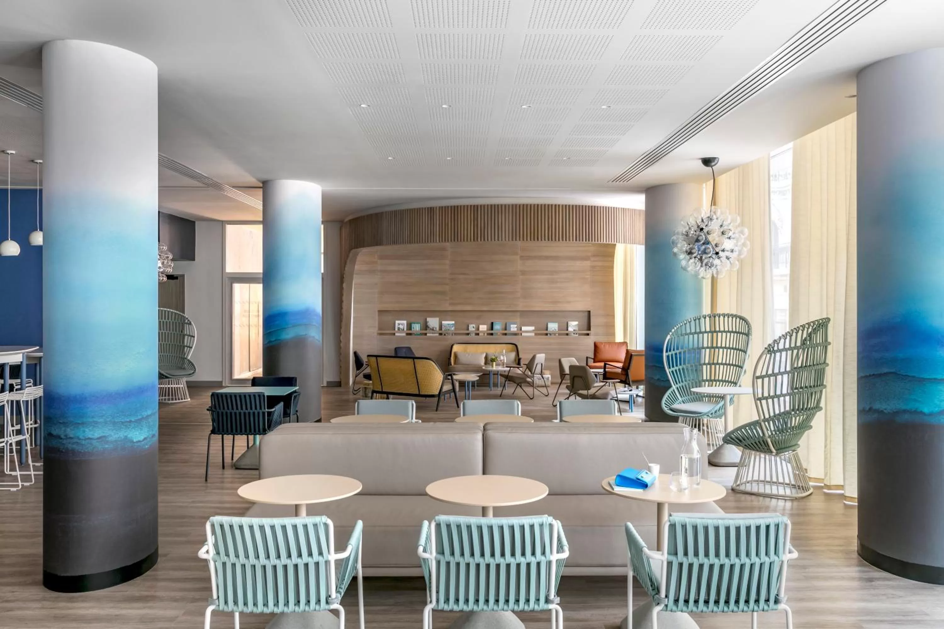 Lounge or bar in OKKO Hotels Toulon Centre