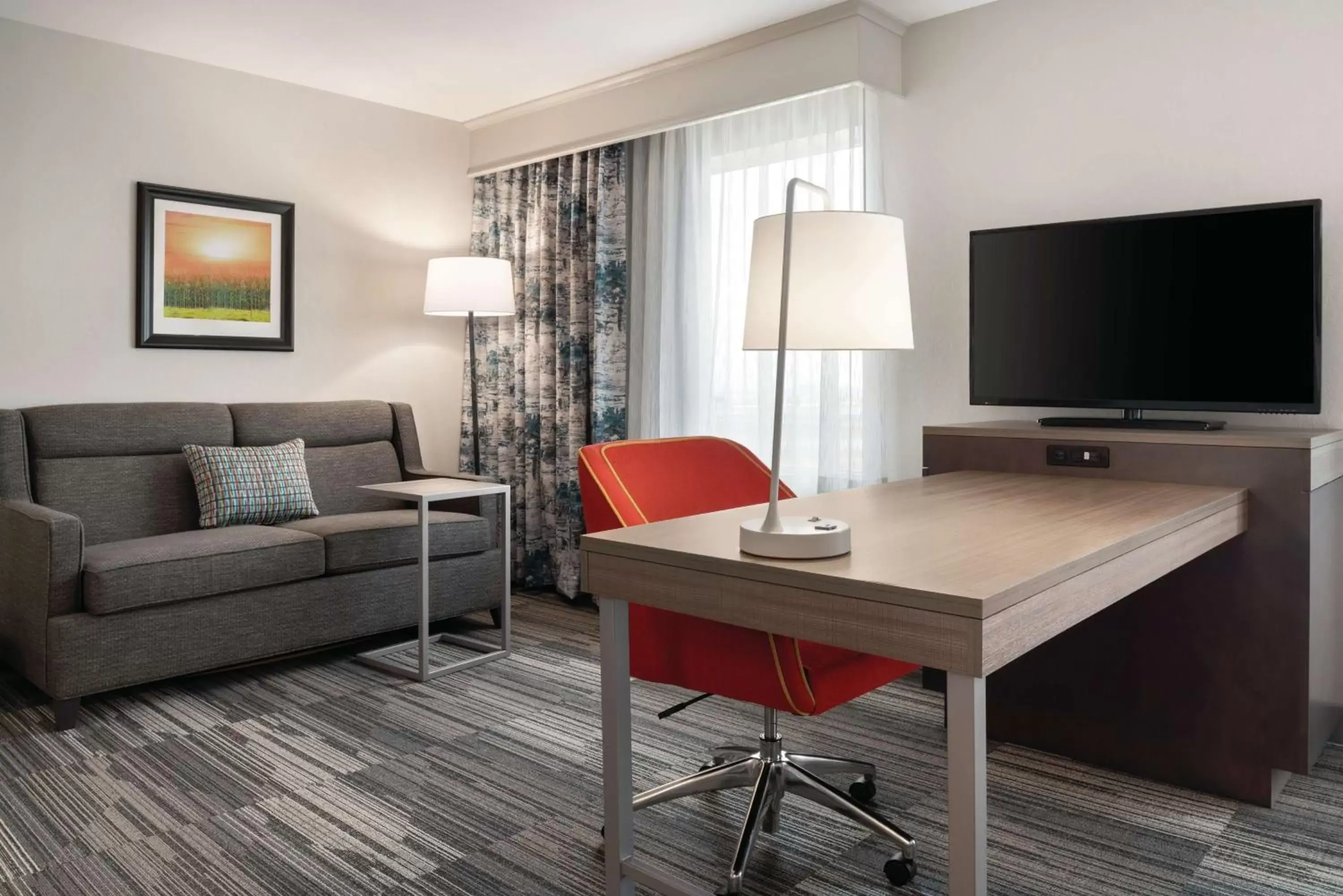 Bedroom, Seating Area in Hampton Inn Champaign Southwest