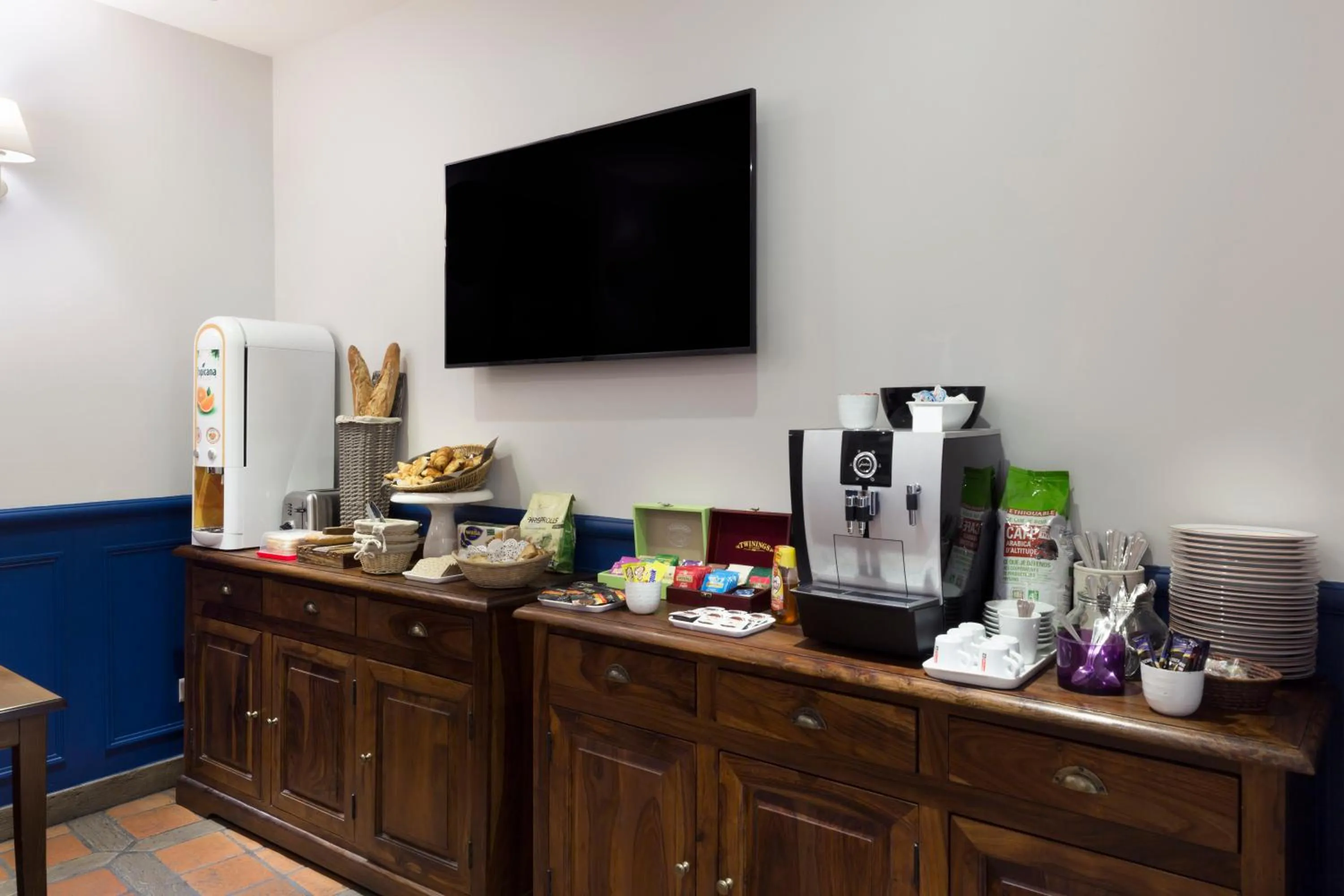 Restaurant/places to eat in Hotel Mogador