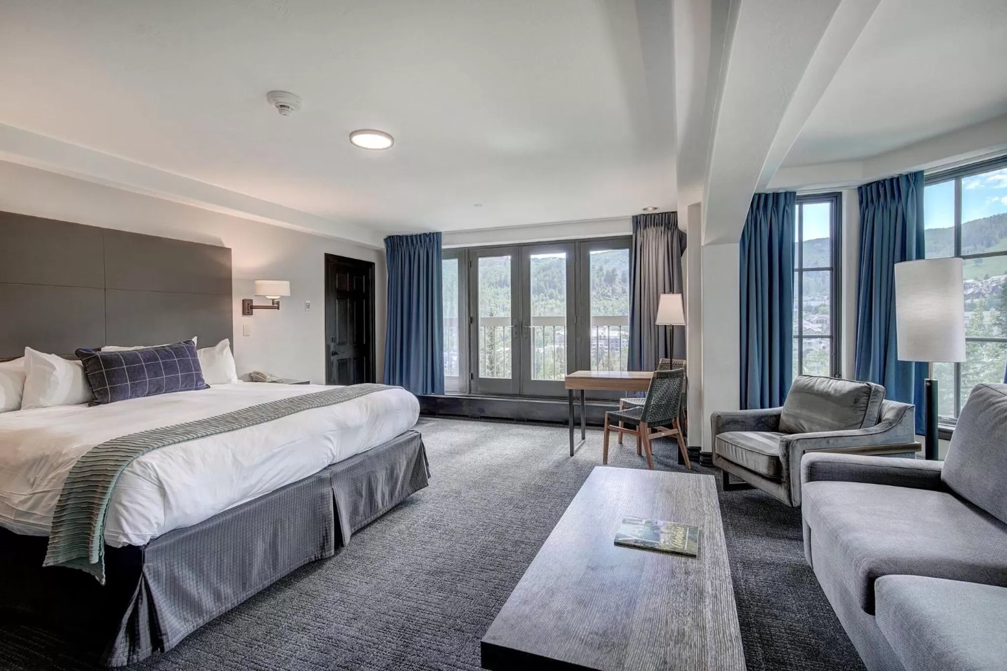 Photo of the whole room, Bed in The Pines Lodge, a RockResort