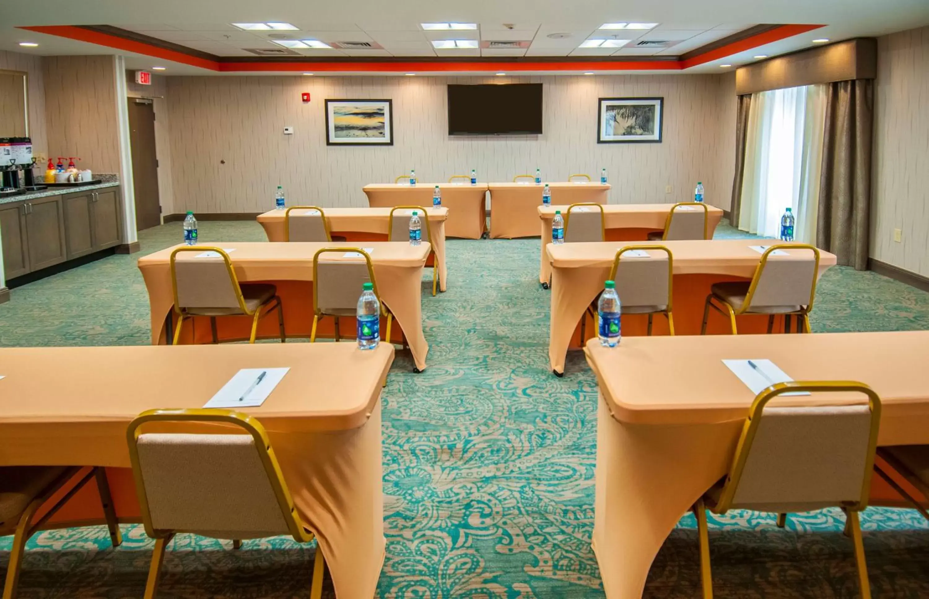 Meeting/conference room, Restaurant/Places to Eat in Hampton Inn & Suites Pensacola/I-10 Pine Forest Road