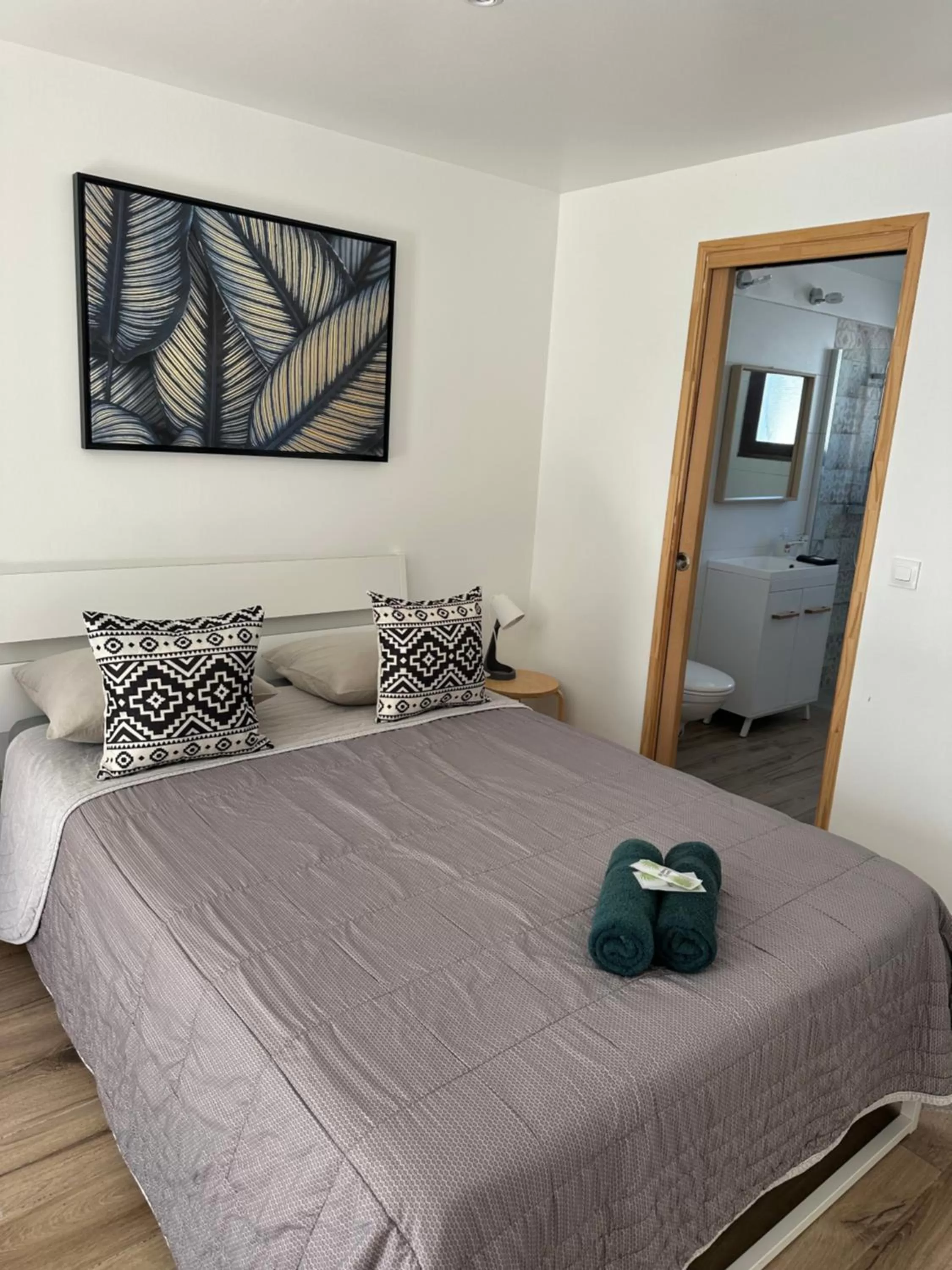 Bed in Chambre provençale