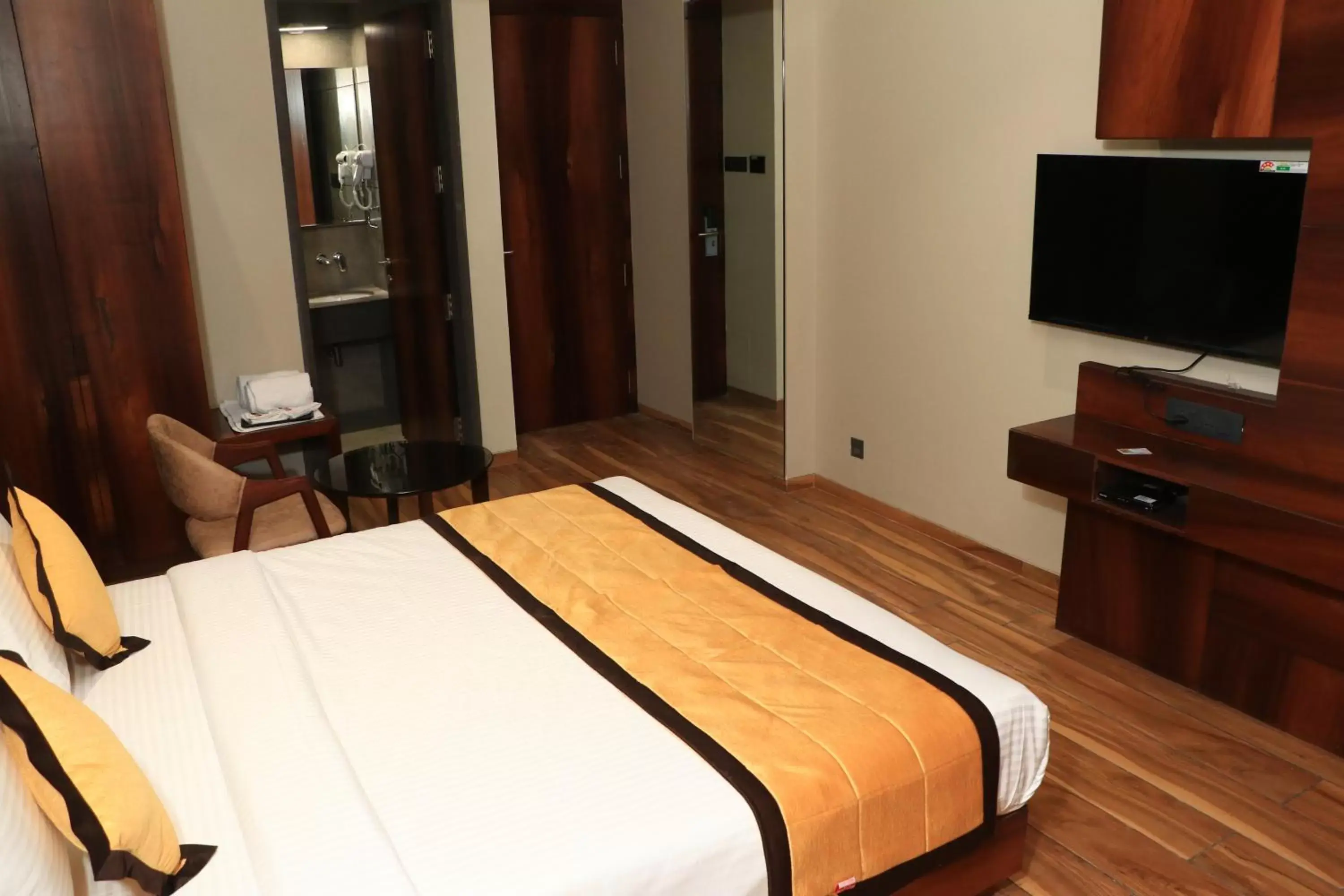 Communal lounge/ TV room, Bed in Hotel Rudra Royals Communal lounge/ TV room, Bed in Hotel Rudra Royals