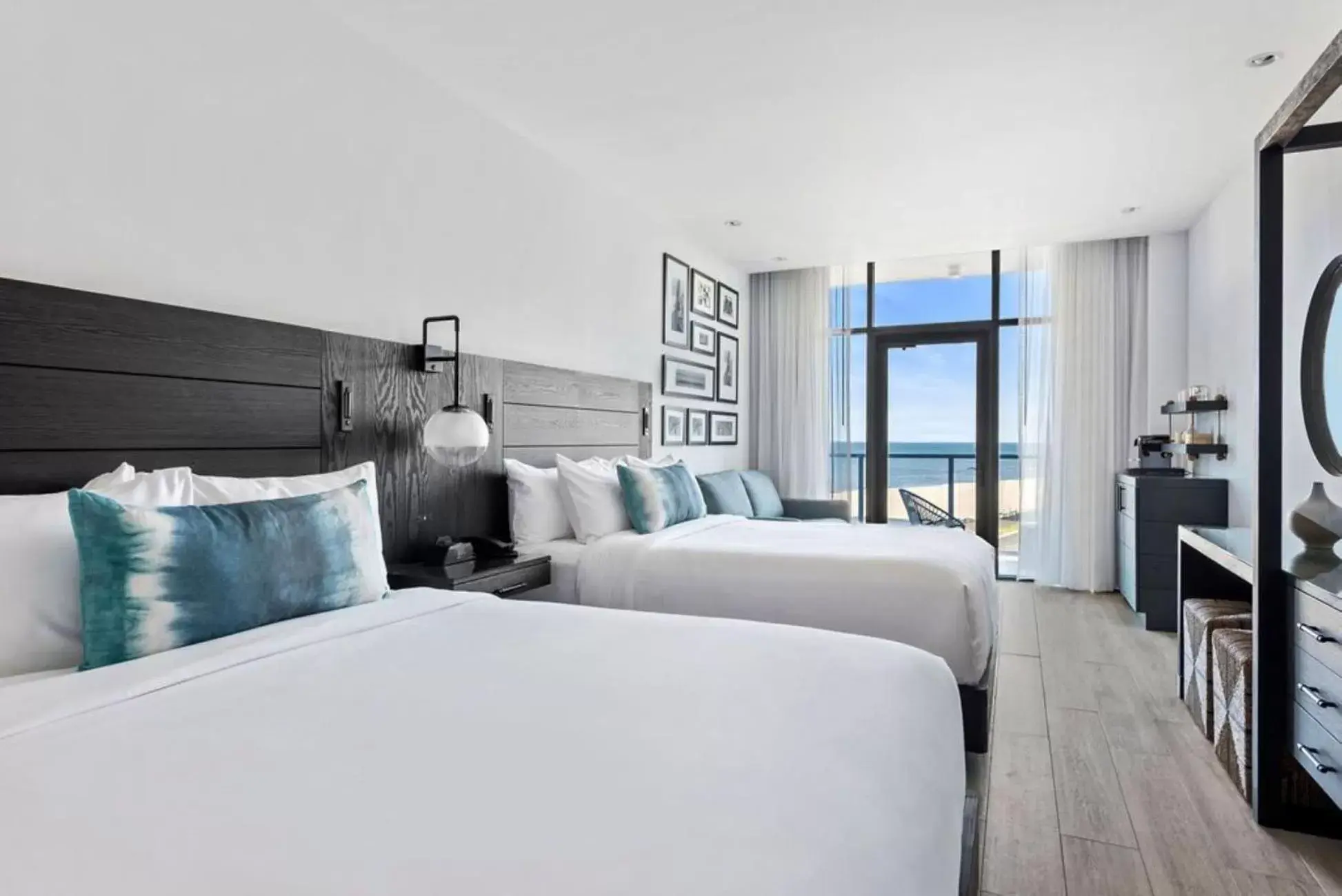 Photo of the whole room, Bed in Wave Resort