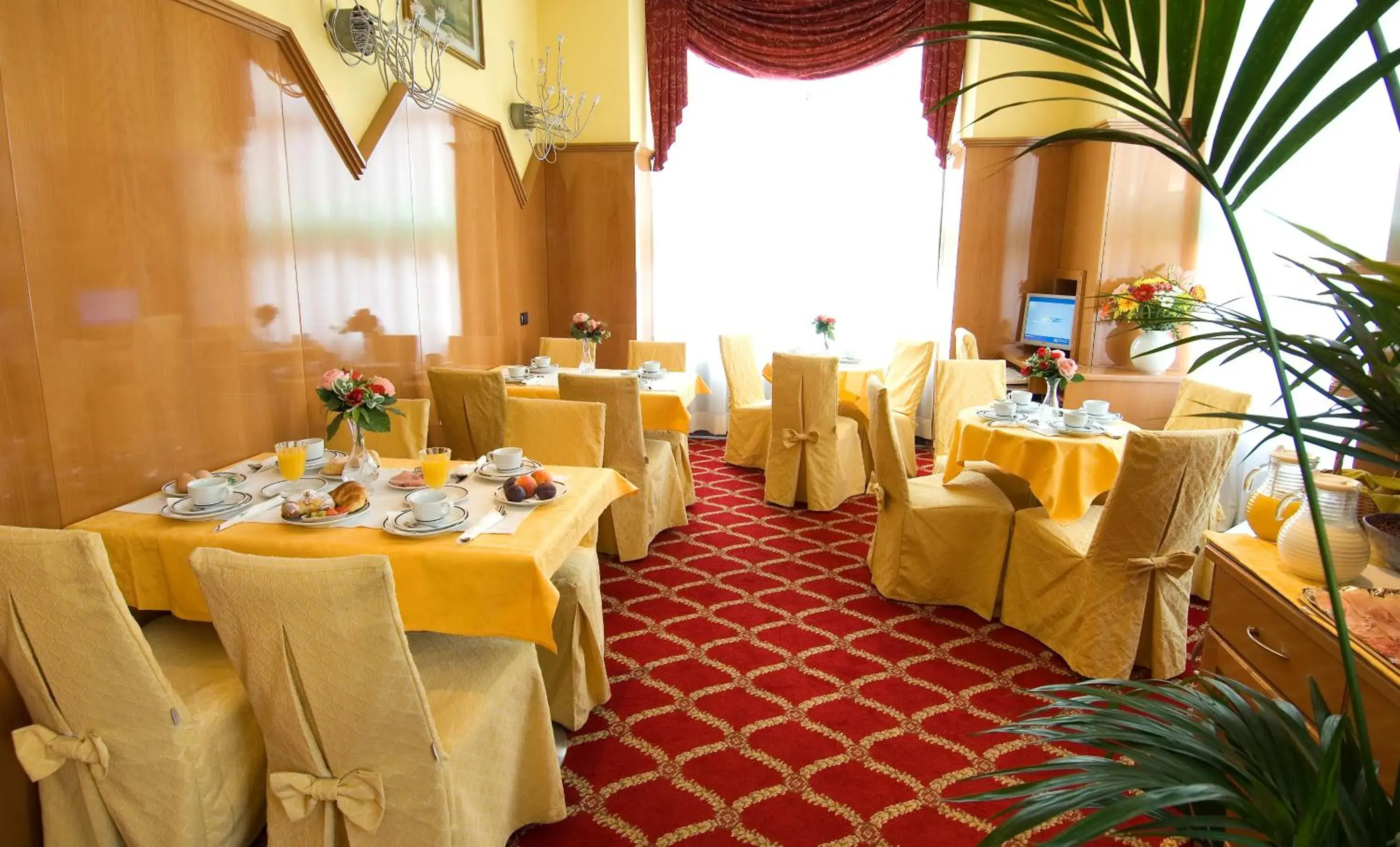 Restaurant/Places to Eat in Hotel Cinque Giornate