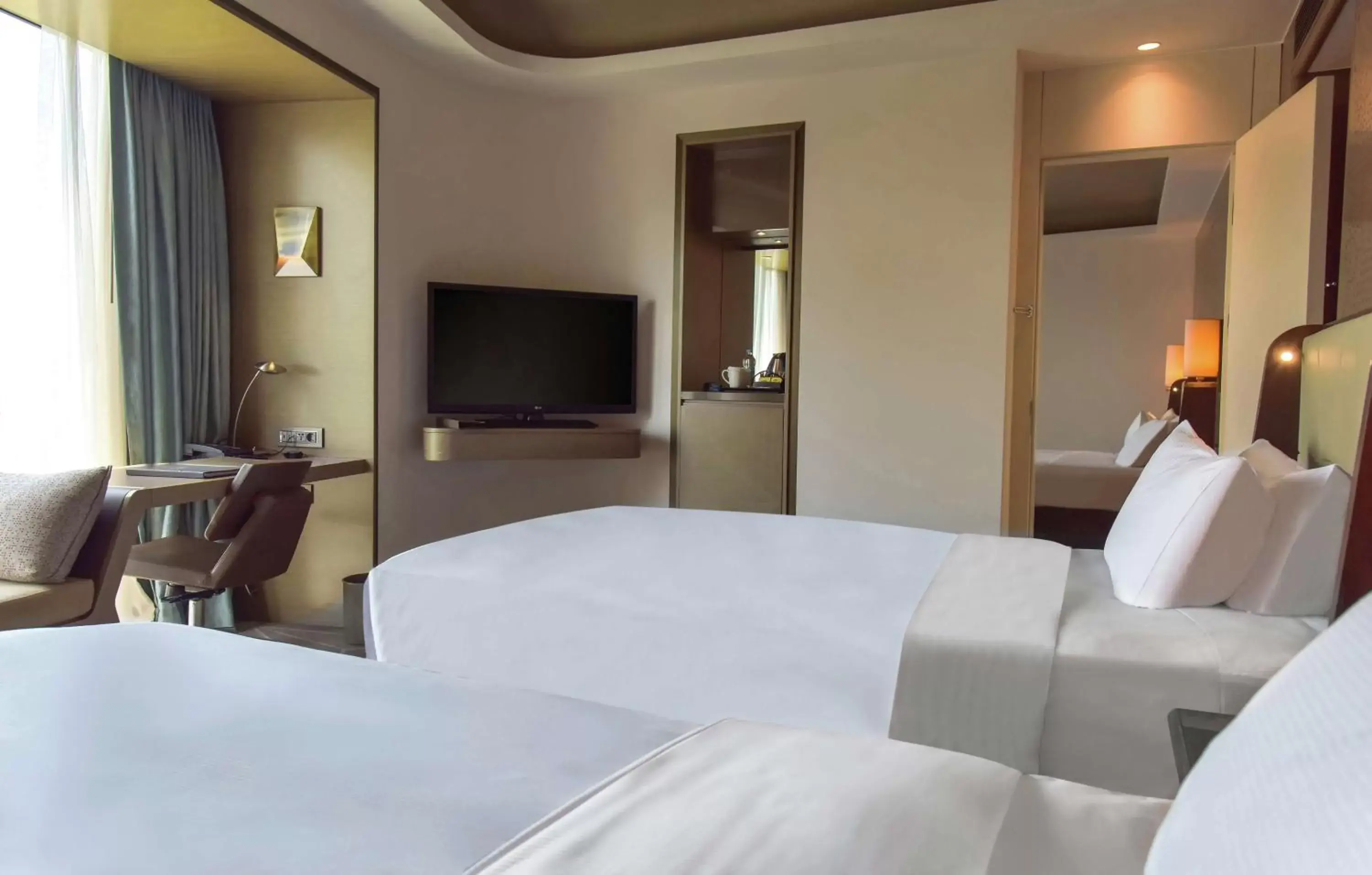 Bedroom, TV/Entertainment Center in Hilton Istanbul Kozyatagi