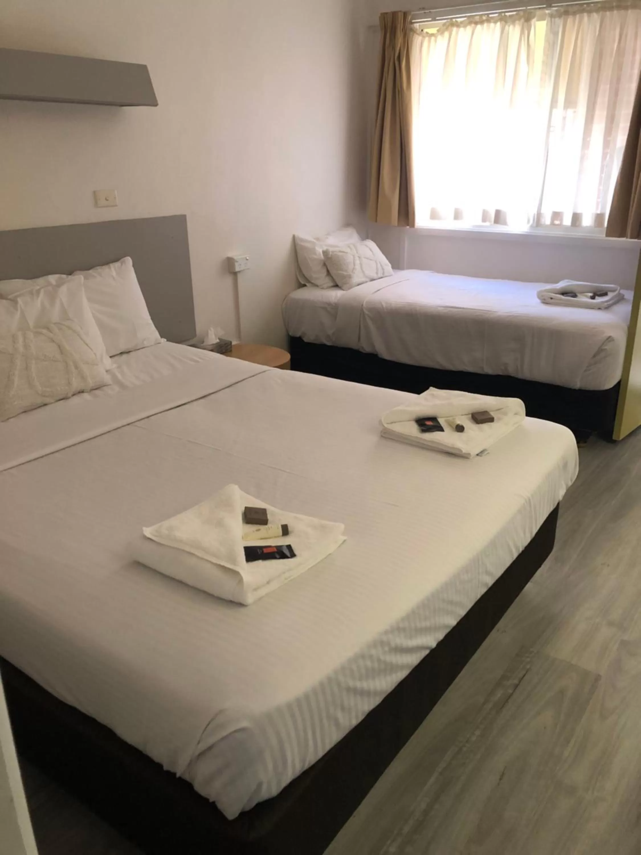 Bed in Ben Hall Motor Inn