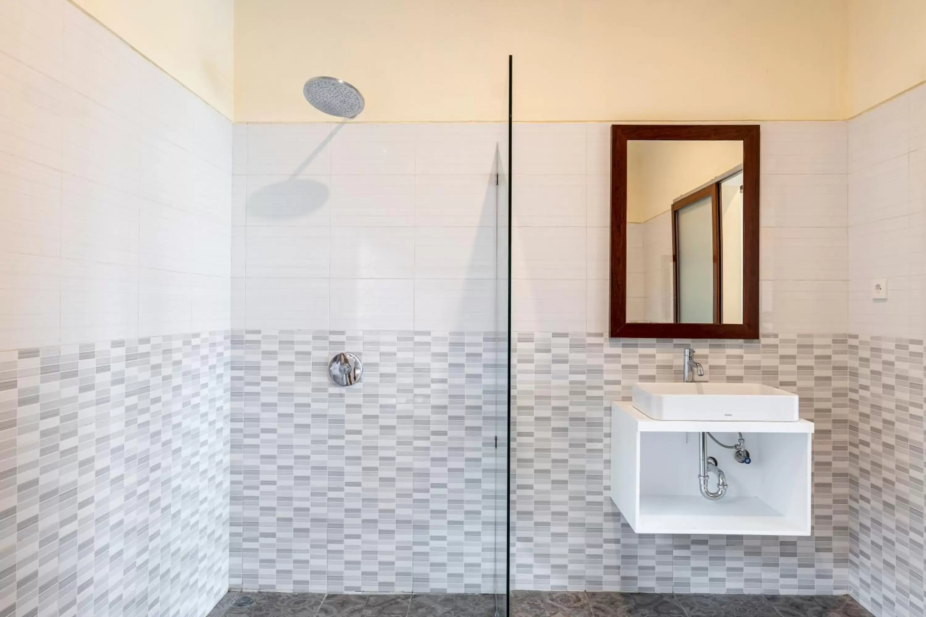 Shower, Bathroom in Semabu Hills Hotel Nusa Penida