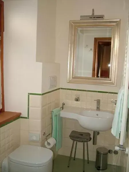 Bathroom in Hotel Dente Del Gigante
