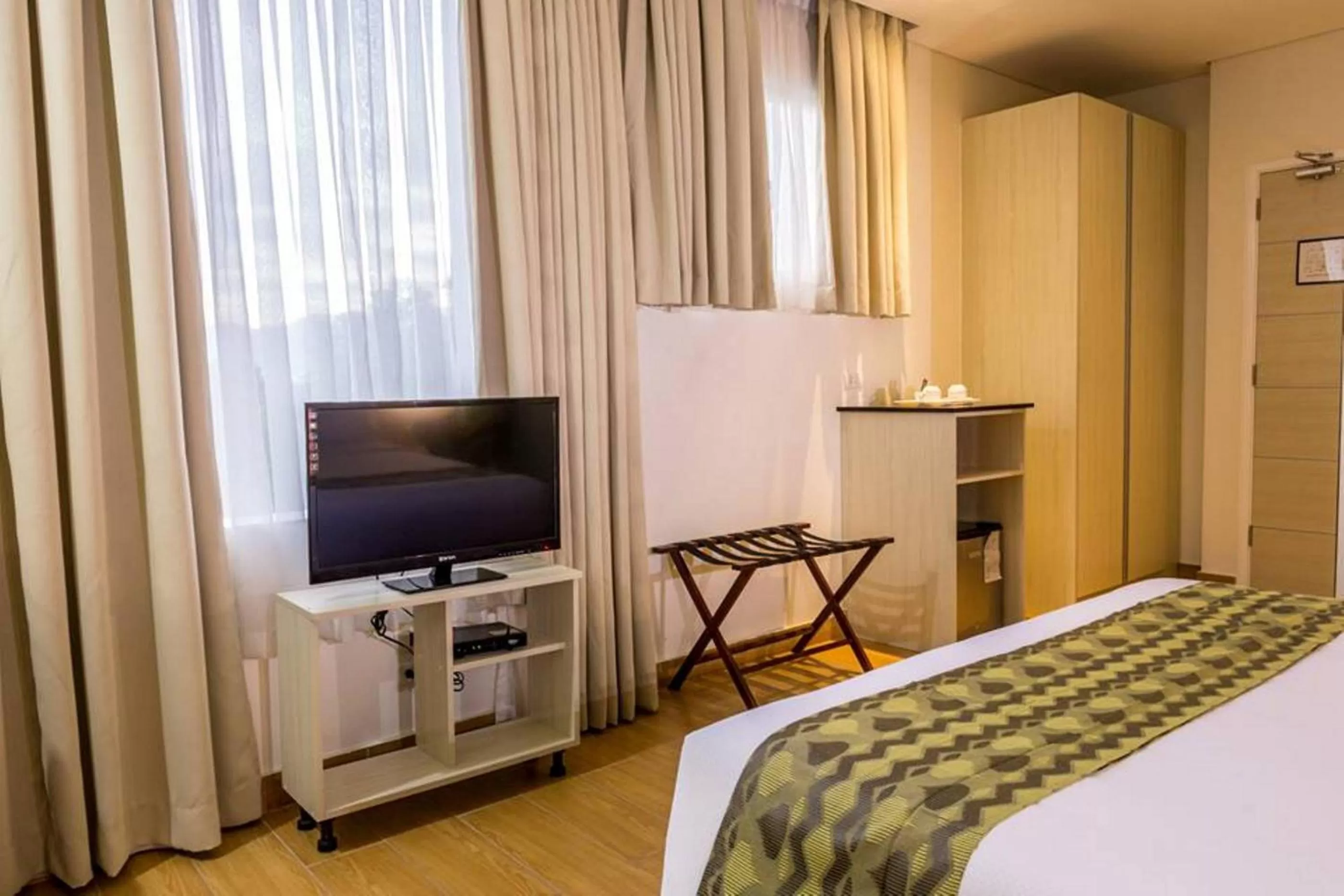 Bedroom, Bed in Hamersons Hotel Cebu