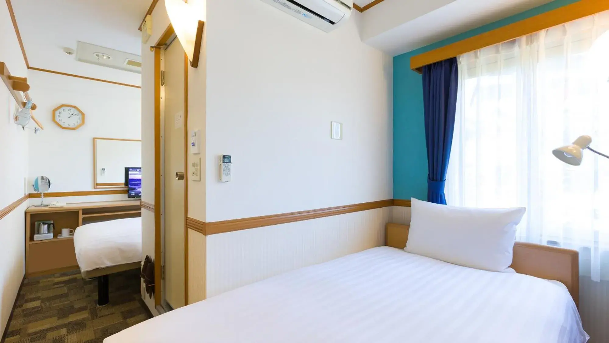 Bedroom, Bed in Toyoko Inn Yokohama Stadium Mae No 1 Bedroom, Bed in Toyoko Inn Yokohama Stadium Mae No 1