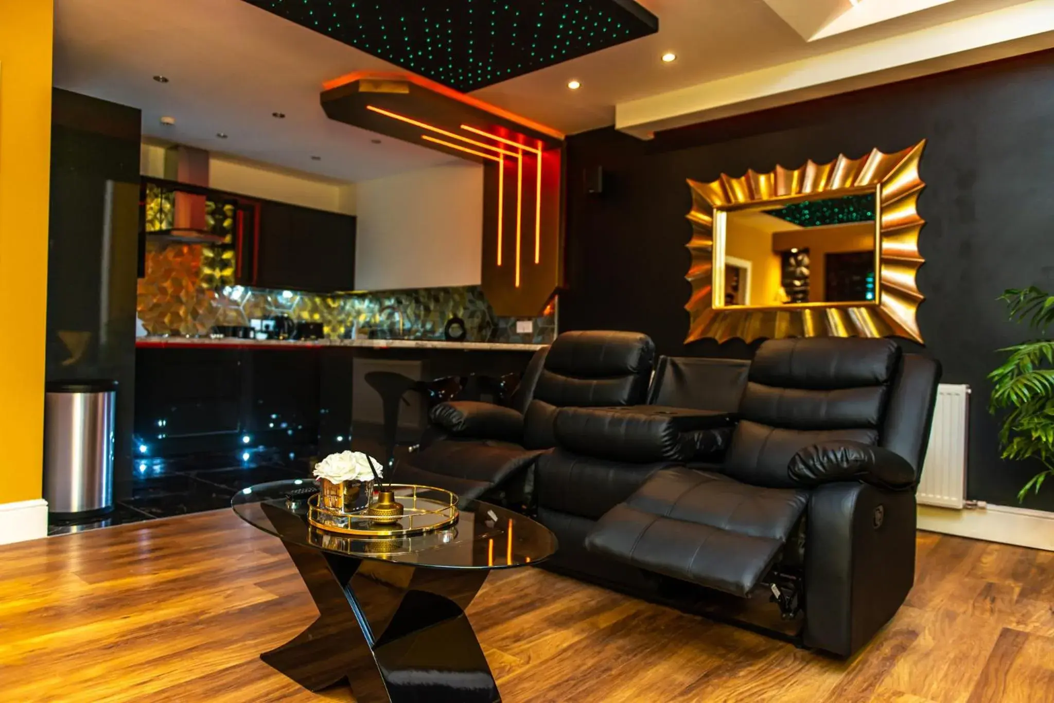 Living room, Lounge/Bar in Optimal Apartments