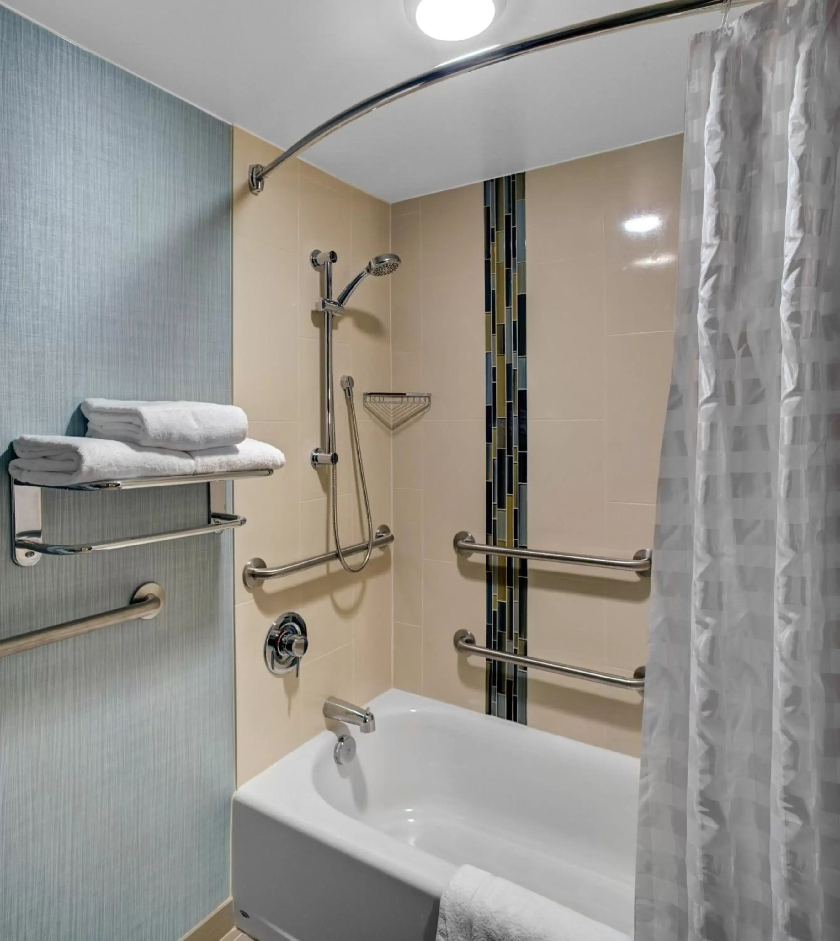 King Room with Sofa Bed and Accessible Tub - Disability Access in Hyatt Place Memphis Primacy Parkway