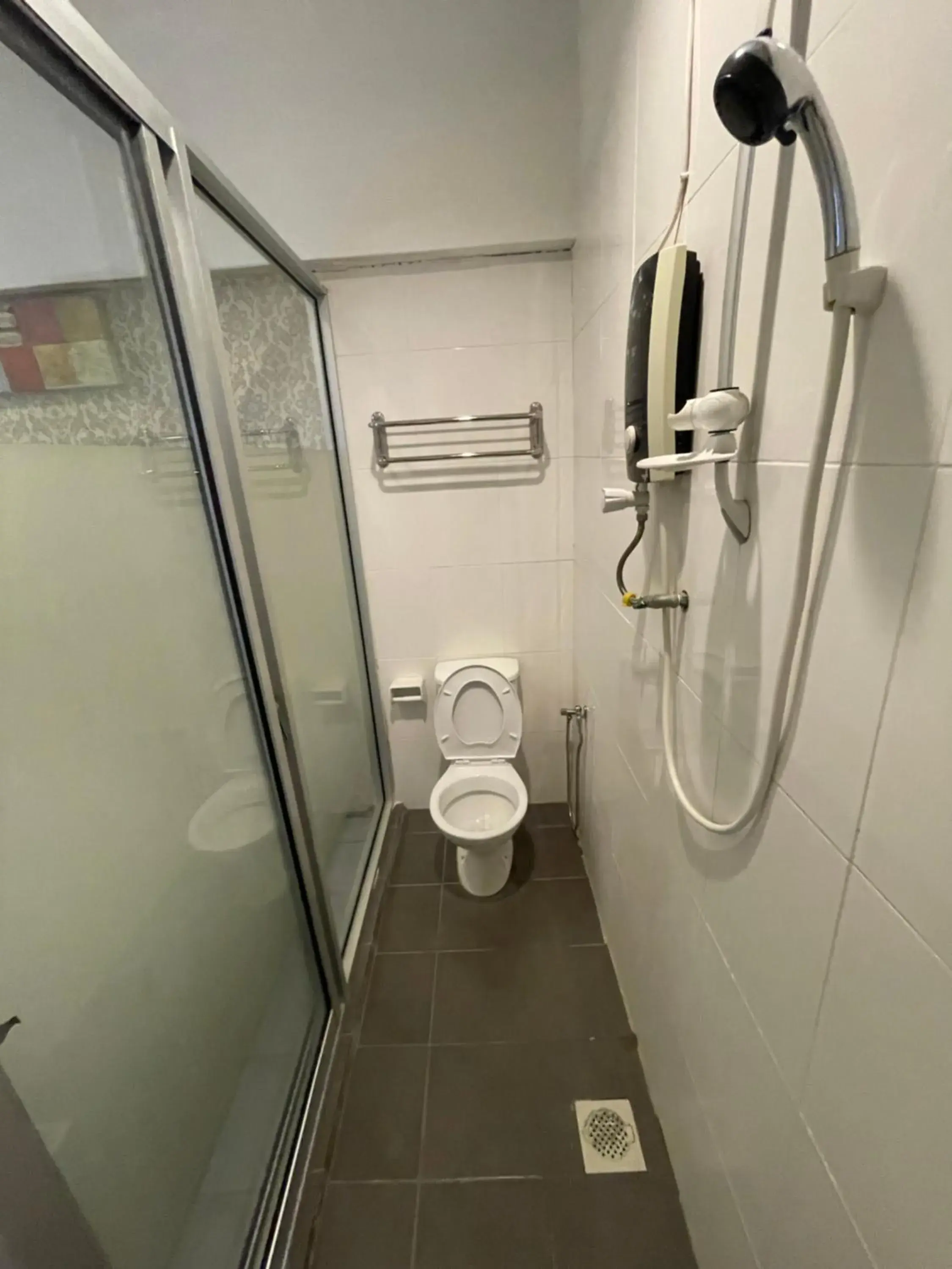 Toilet, Bathroom in Woodpecker Lodge