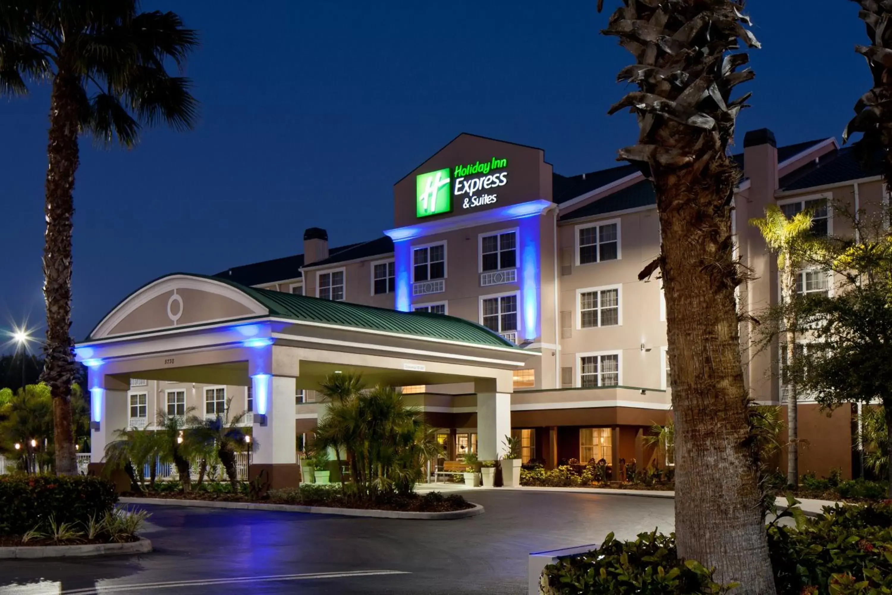 Facade/entrance, Property Building in Holiday Inn Express & Suites Sarasota East, an IHG Hotel