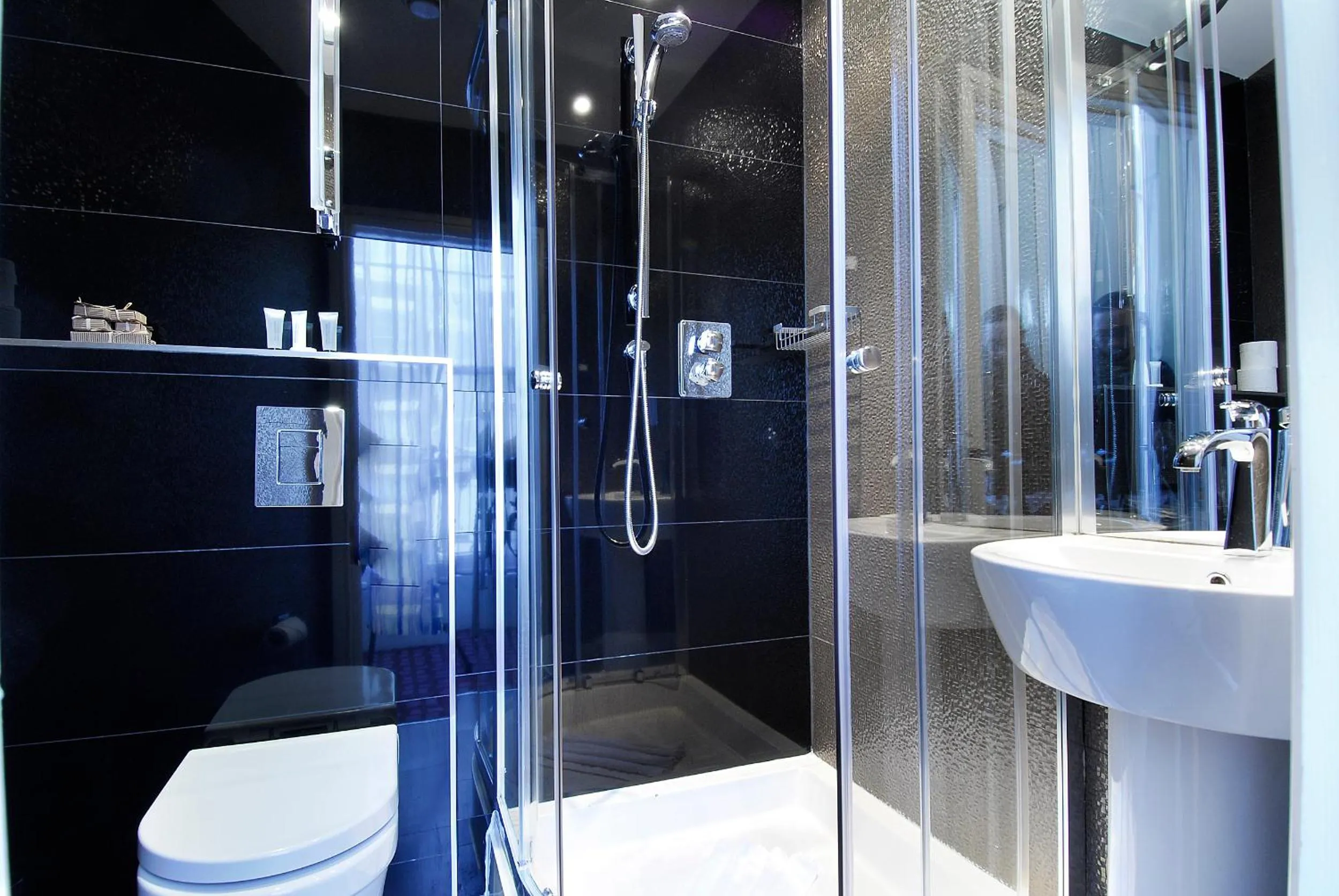 Shower in Astors Belgravia