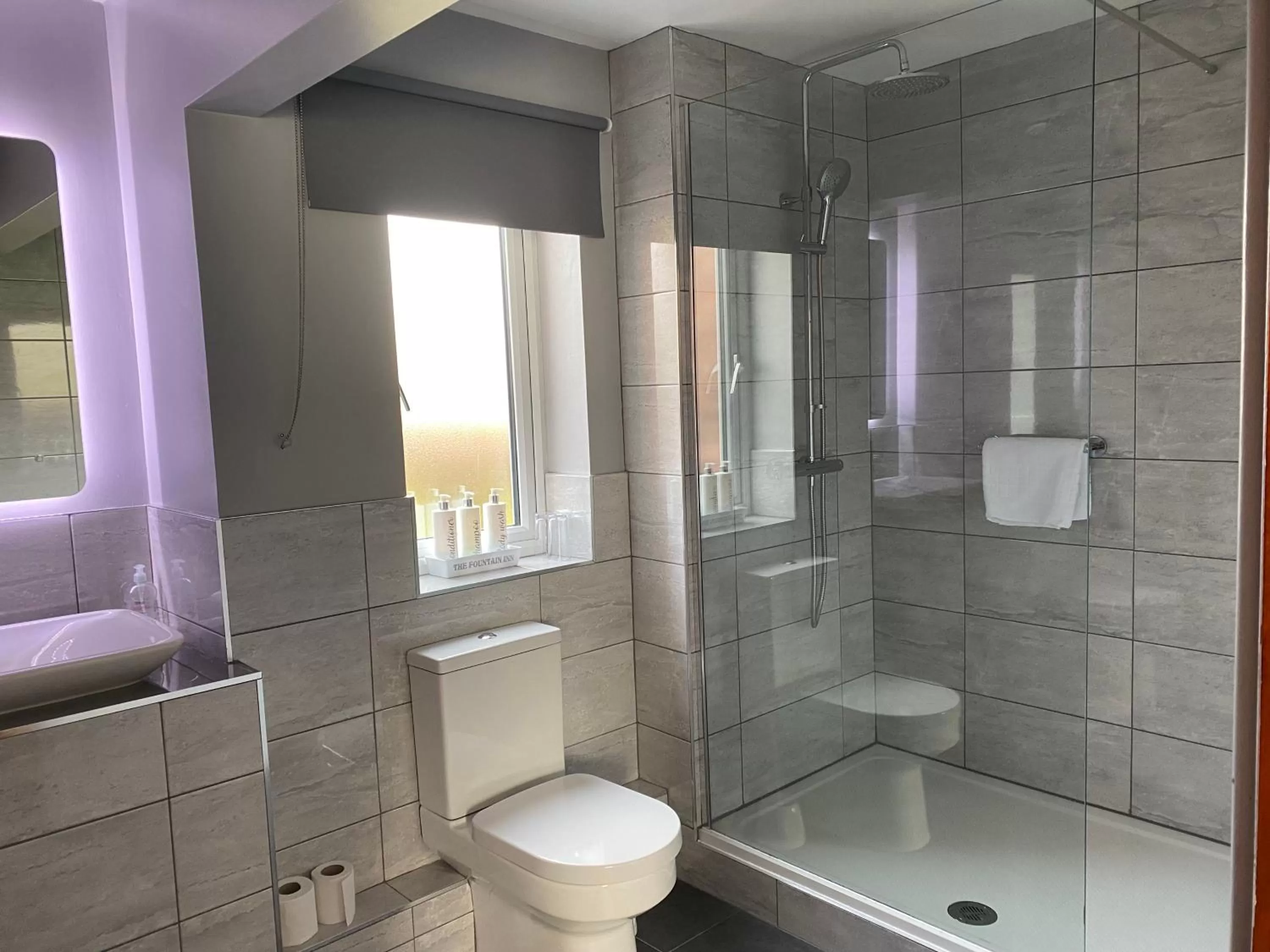 Bathroom in The Fountain Oldwood