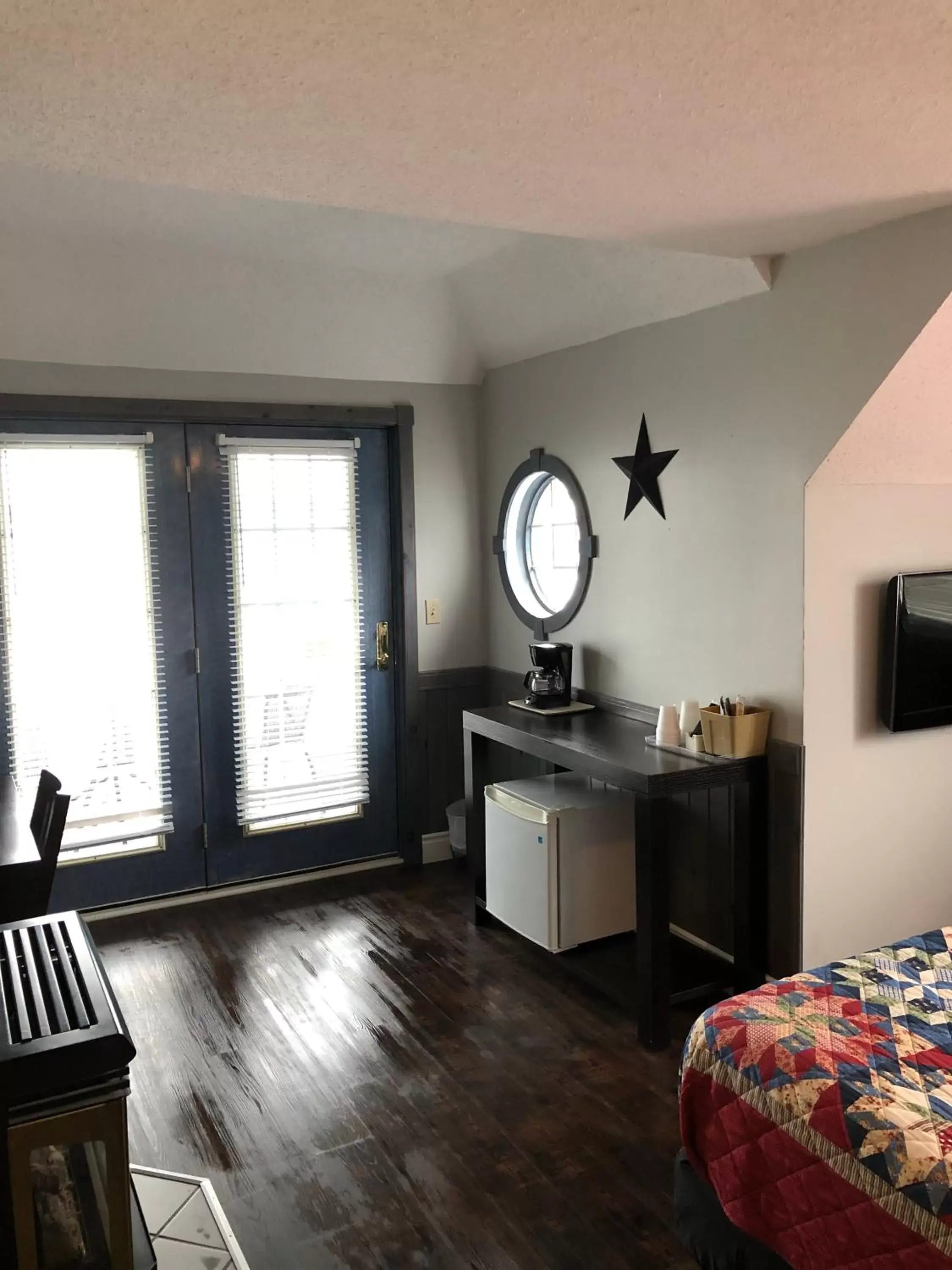 Bedroom in Boathouse Country Inn