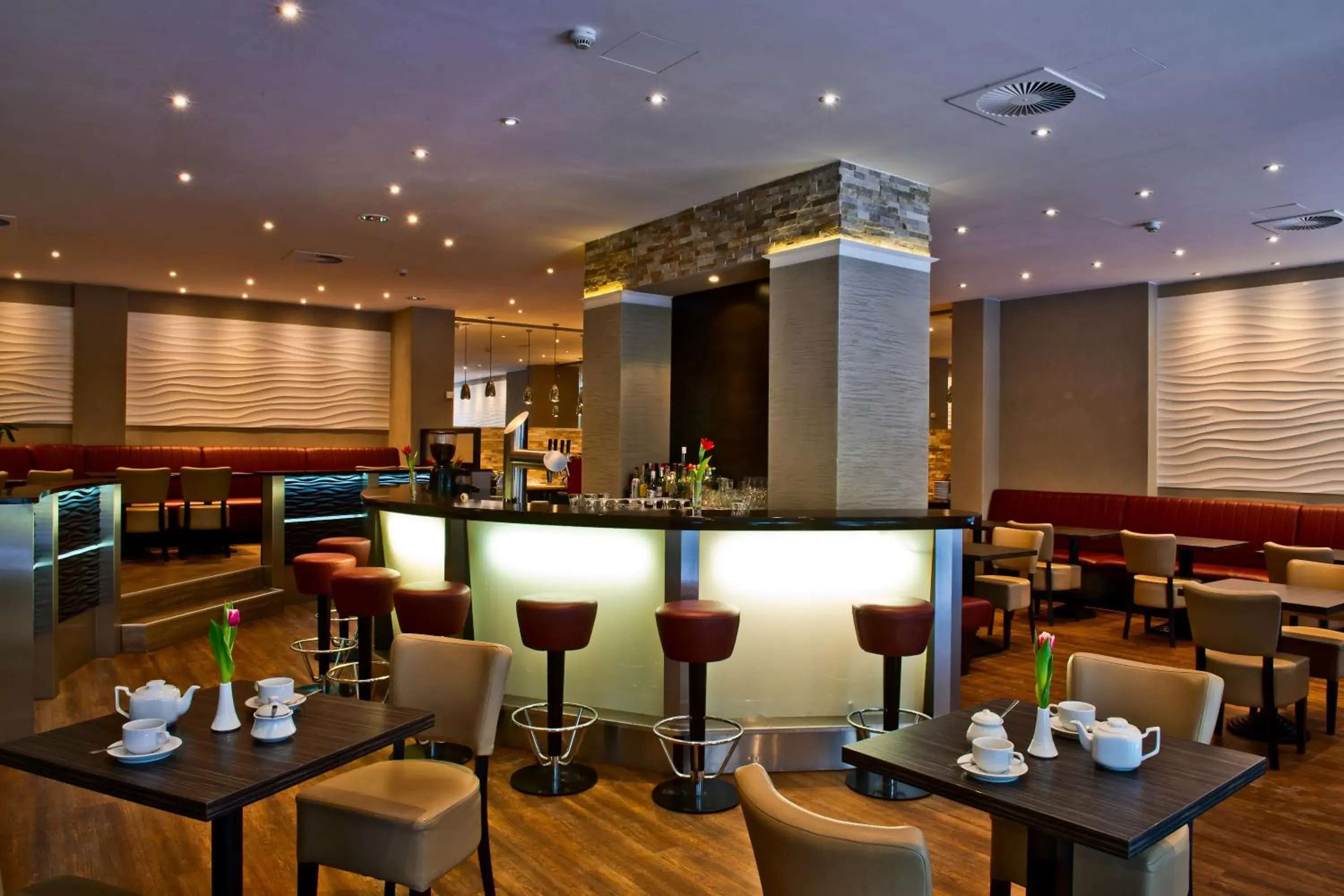 Lounge or bar, Restaurant/Places to Eat in Artim Hotel
