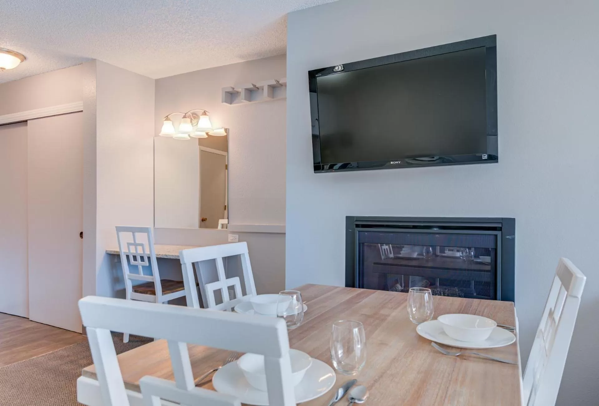 Dining area, TV/Entertainment Center in Bend Riverside Condos