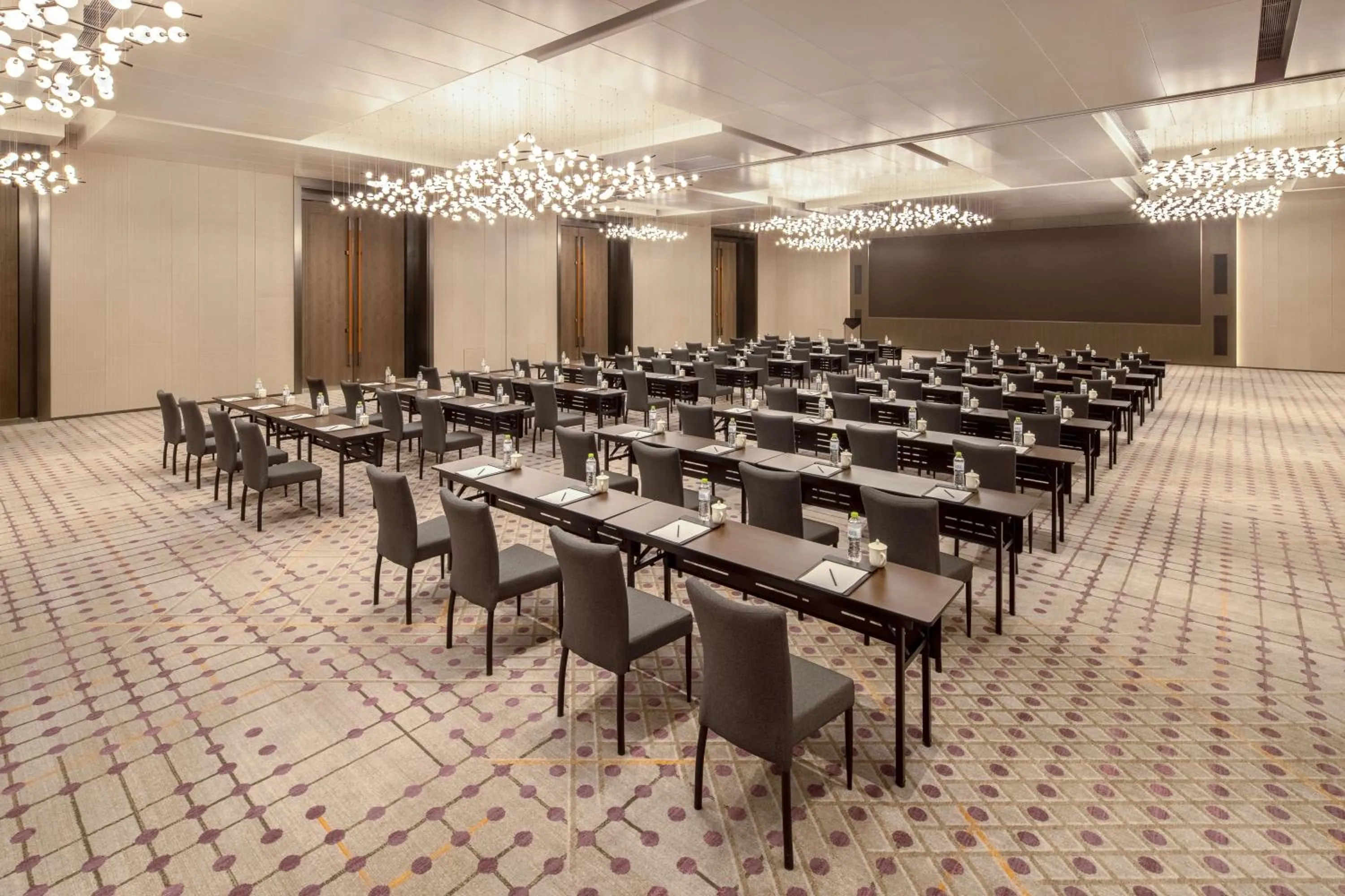 Business facilities in Crowne Plaza Qingdao Jinshui by IHG