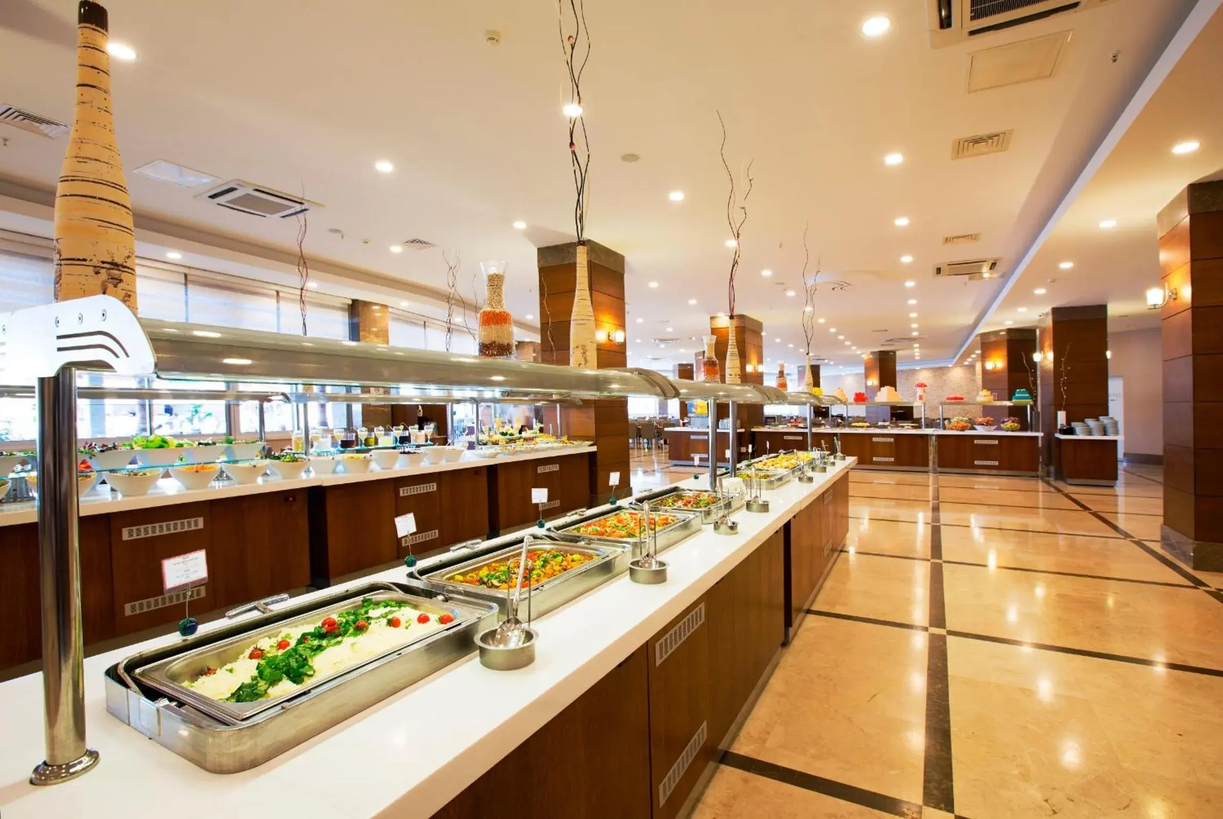 Restaurant/Places to Eat in Ramada Resort Side