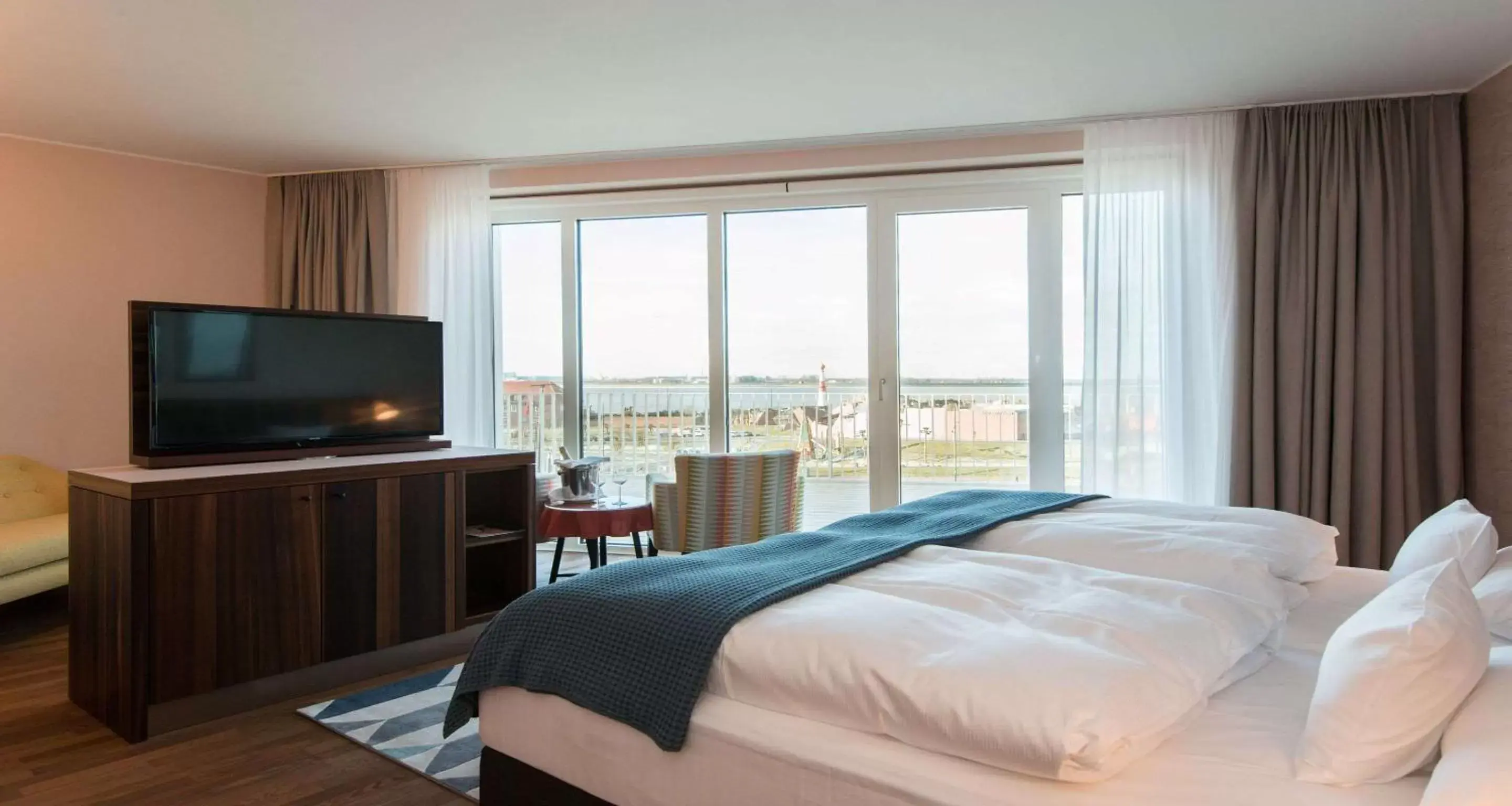 Photo of the whole room, Bed in THE LIBERTY Hotel Bremerhaven BW Signature Collection