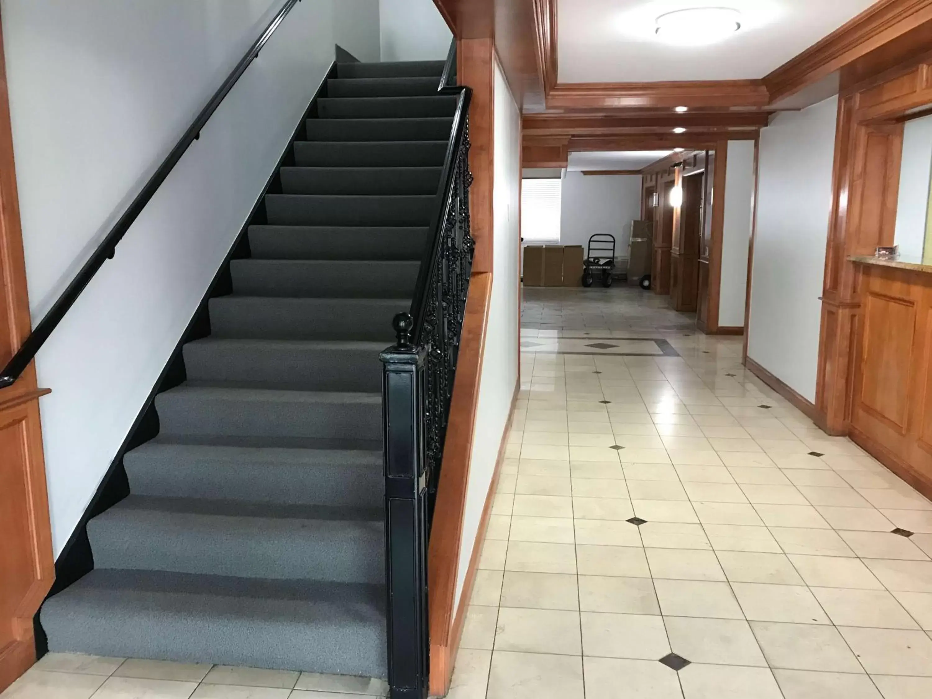Lobby or reception in Studio 6 Suites Tupelo, MS Lobby or reception in Studio 6 Suites Tupelo, MS