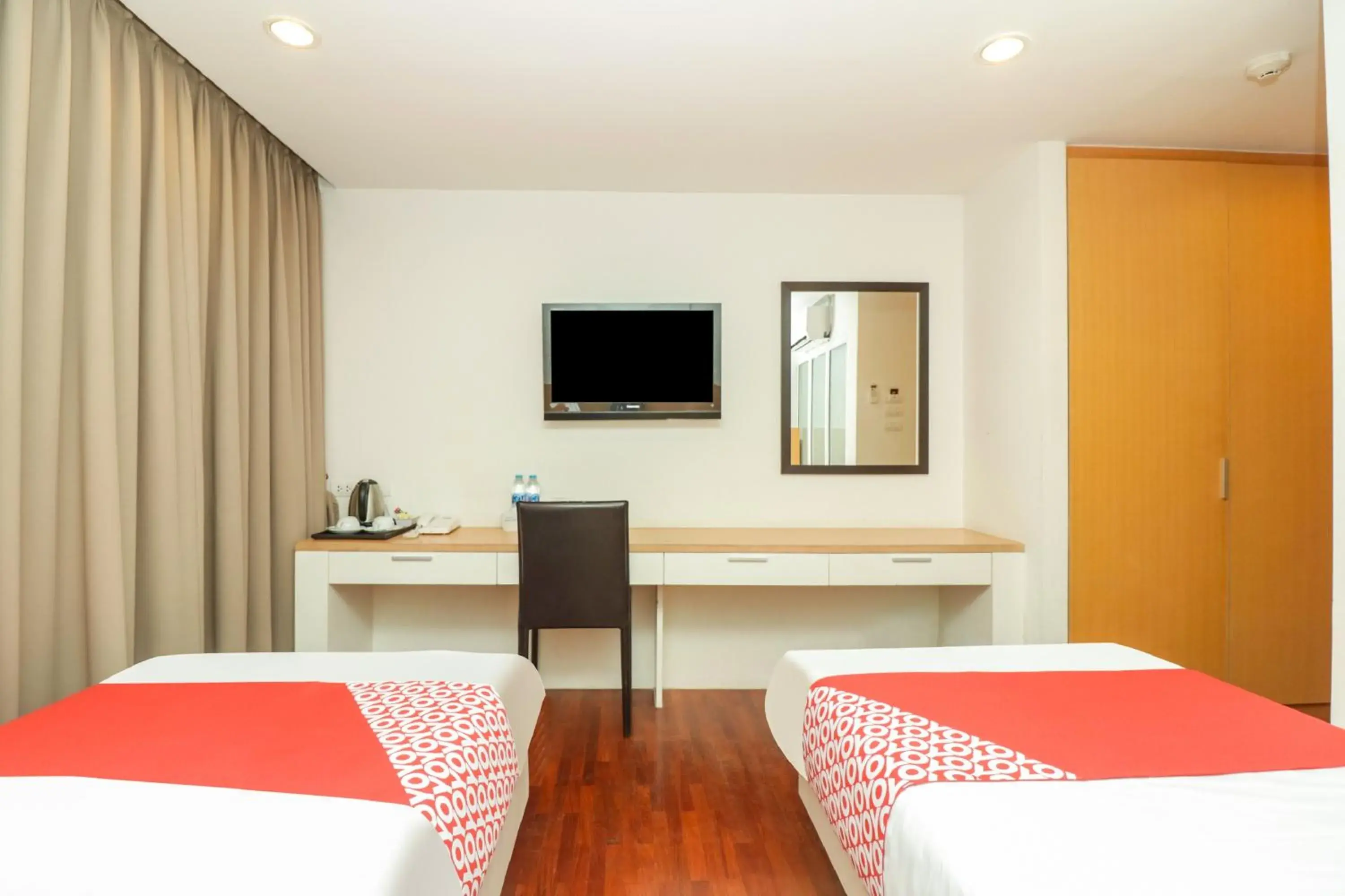 Photo of the whole room, TV/Entertainment Center in OYO 225 Premier Place Bangkok