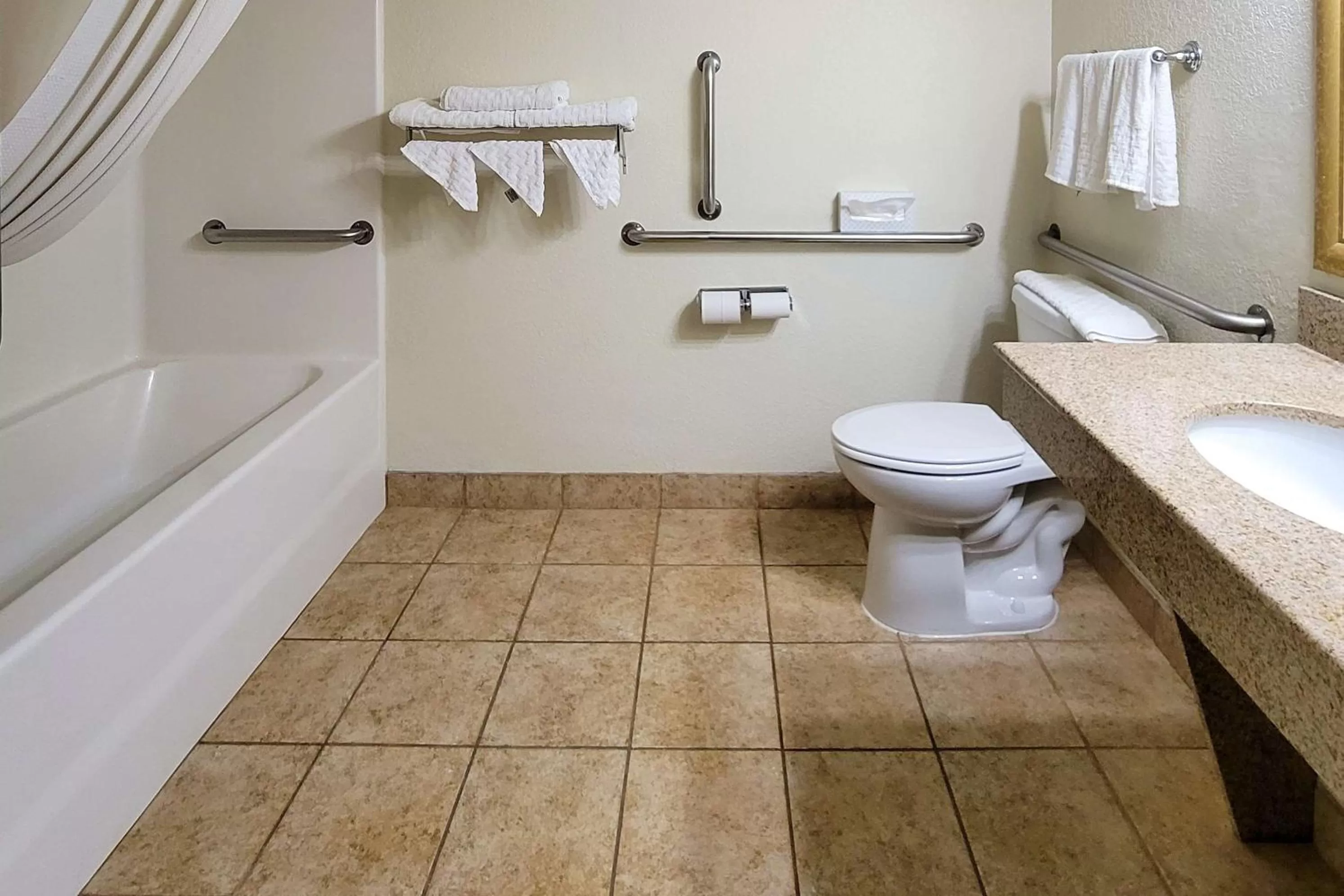 Bathroom in Comfort Inn & Suites Shakopee Downtown Area