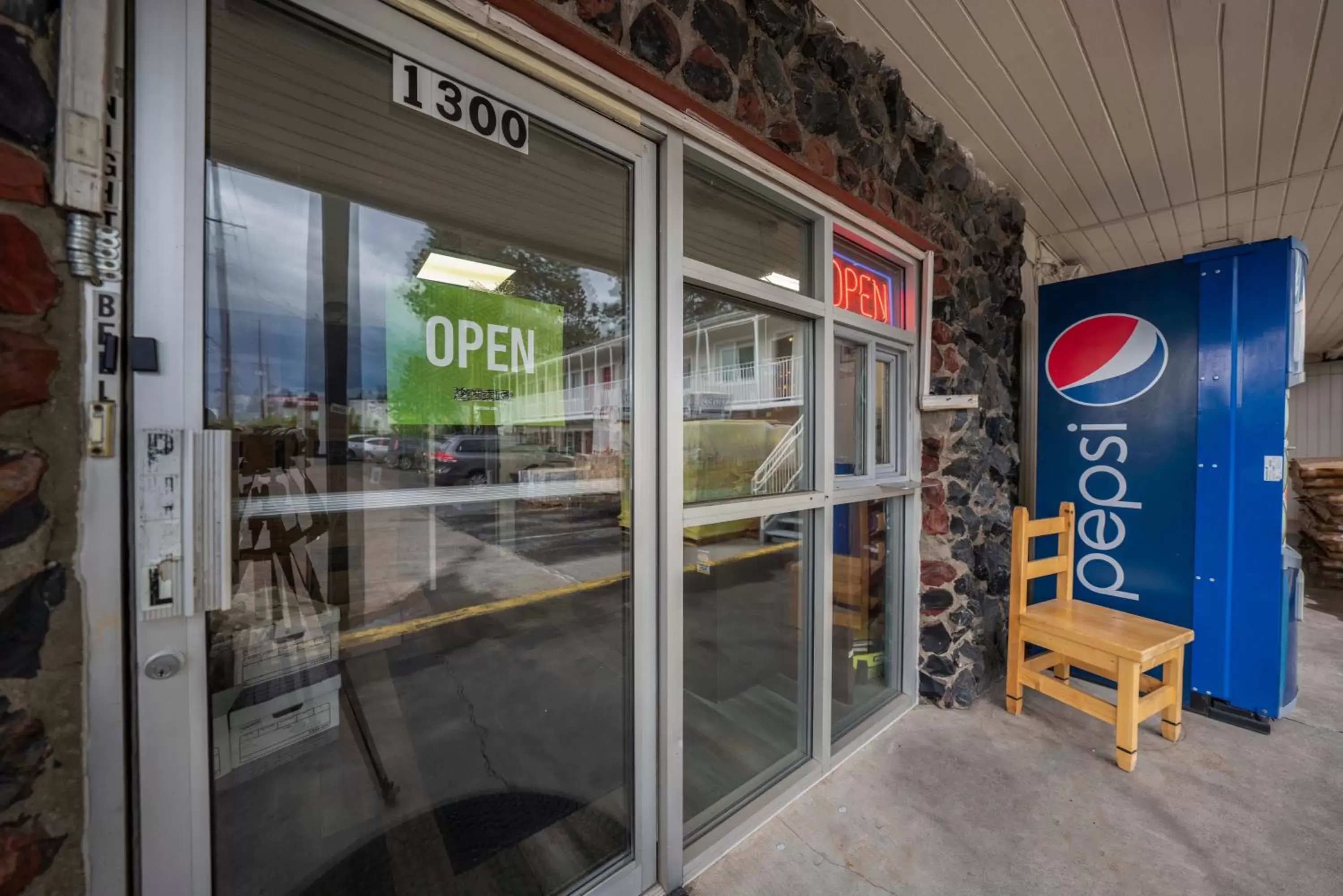 Lobby or reception in Budget Inn Bend Lobby or reception in Budget Inn Bend