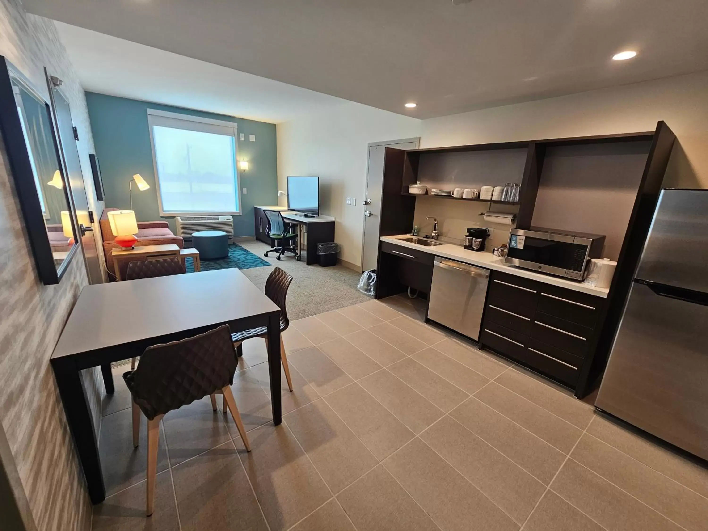 TV and multimedia, Kitchen/Kitchenette in Home2 Suites By Hilton Allentown Bethlehem Airport