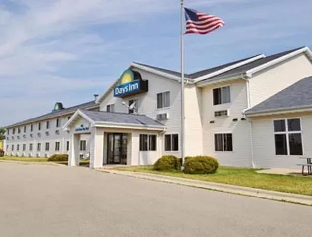 Facade/entrance, Property Building in Days Inn by Wyndham Neenah