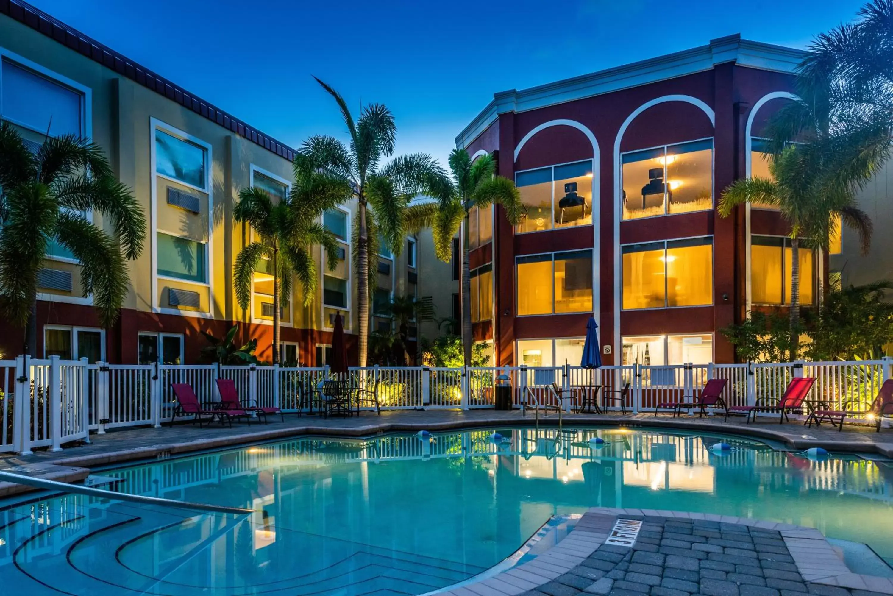 Swimming pool, Property Building in Holiday Inn Express Hotel & Suites Bradenton West, an IHG Hotel