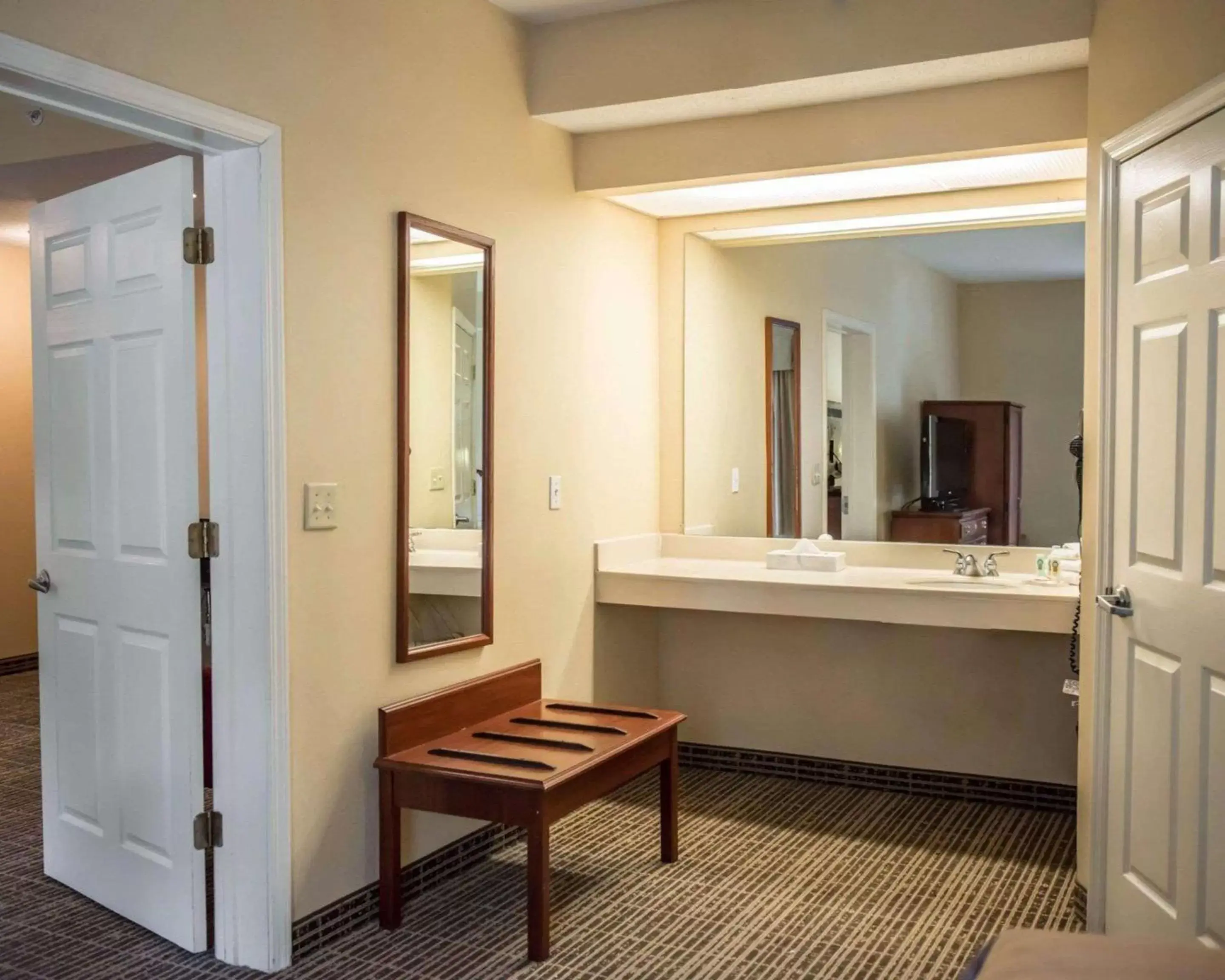 Bedroom, Bathroom in Quality Inn Lake City