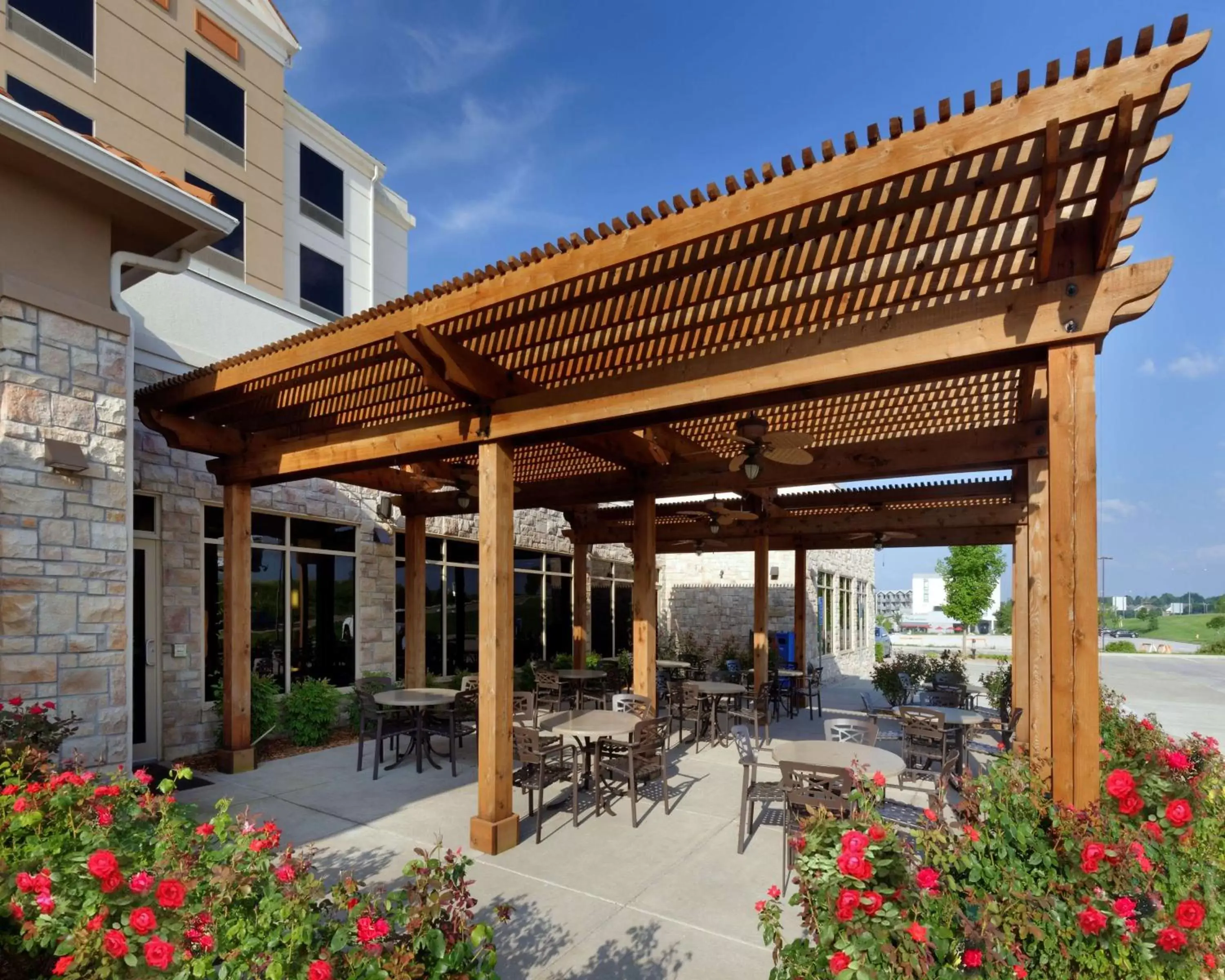 Property building, Restaurant/Places to Eat in Hilton Garden Inn Springfield, MO