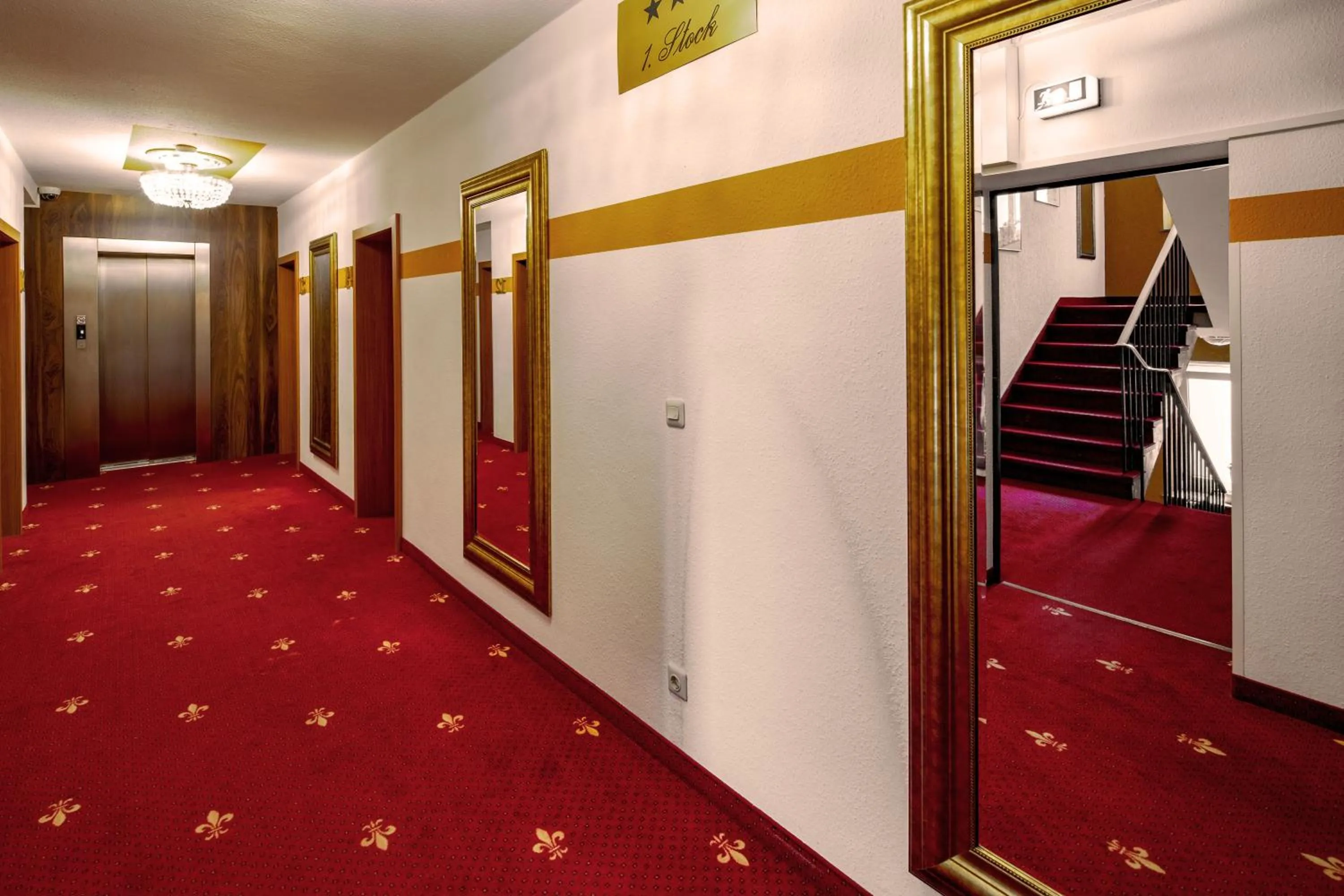 elevator in TIPTOP Hotel Burgschmiet Garni