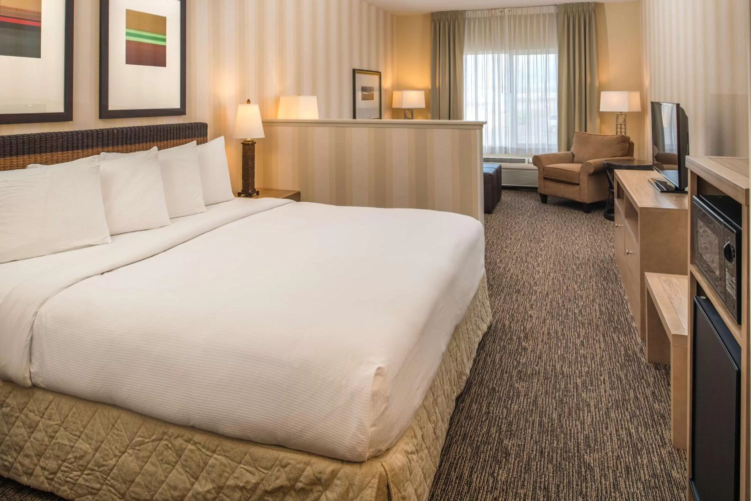 Bed in DoubleTree by Hilton Portland - Beaverton